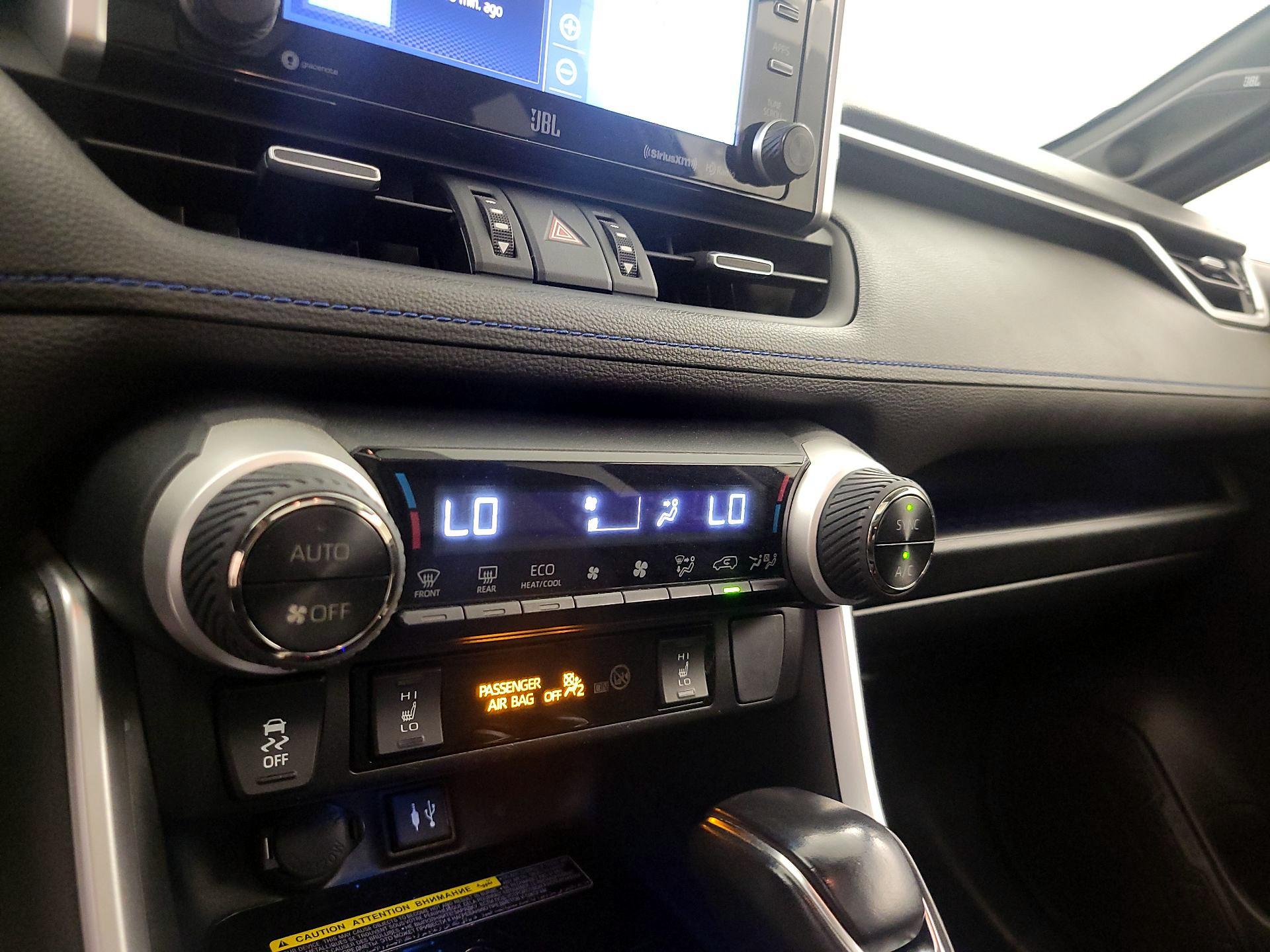 Thumbnail: 2019 Toyota RAV4 - 17