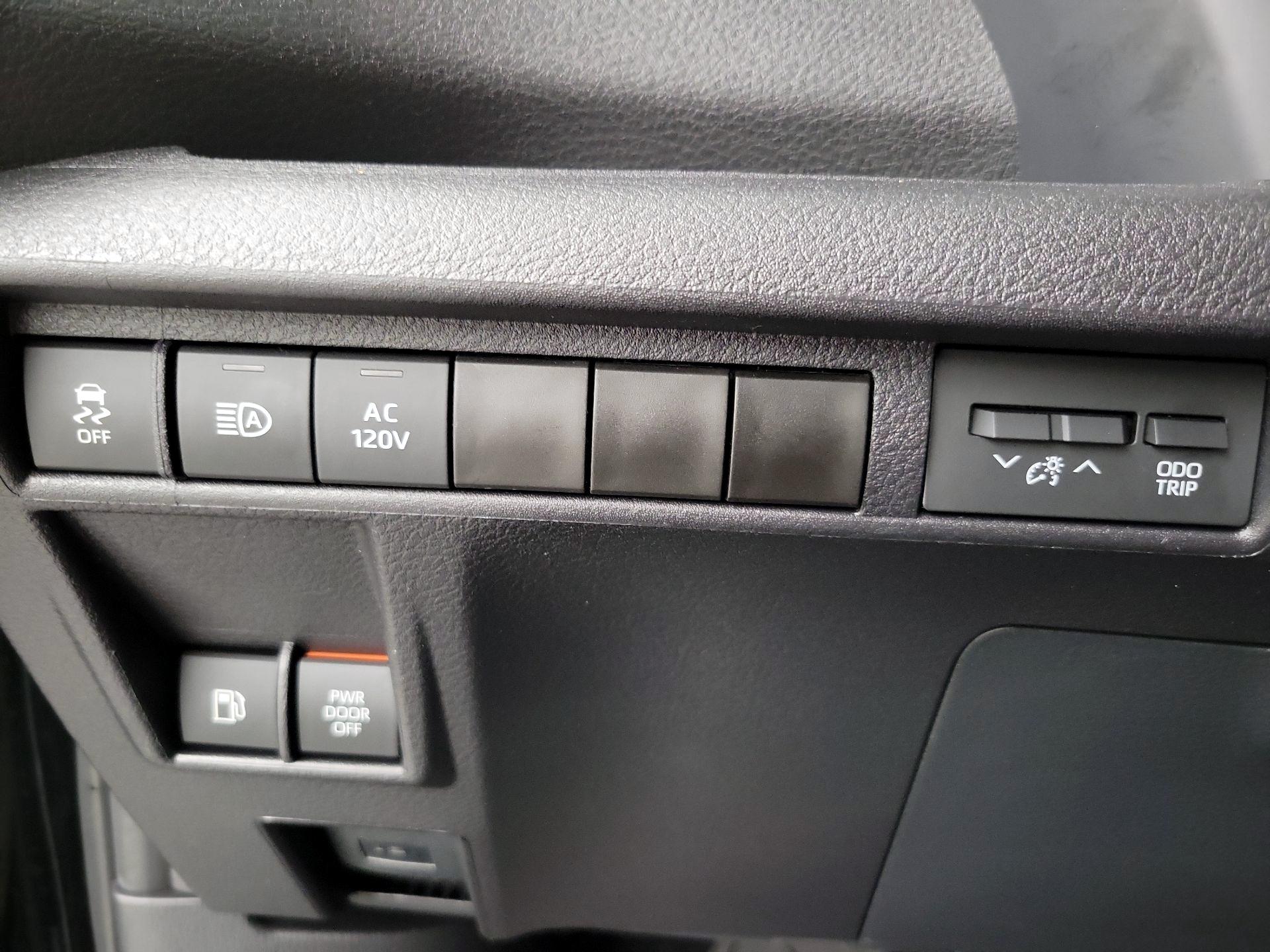Thumbnail: 2025 Toyota Sienna - 13