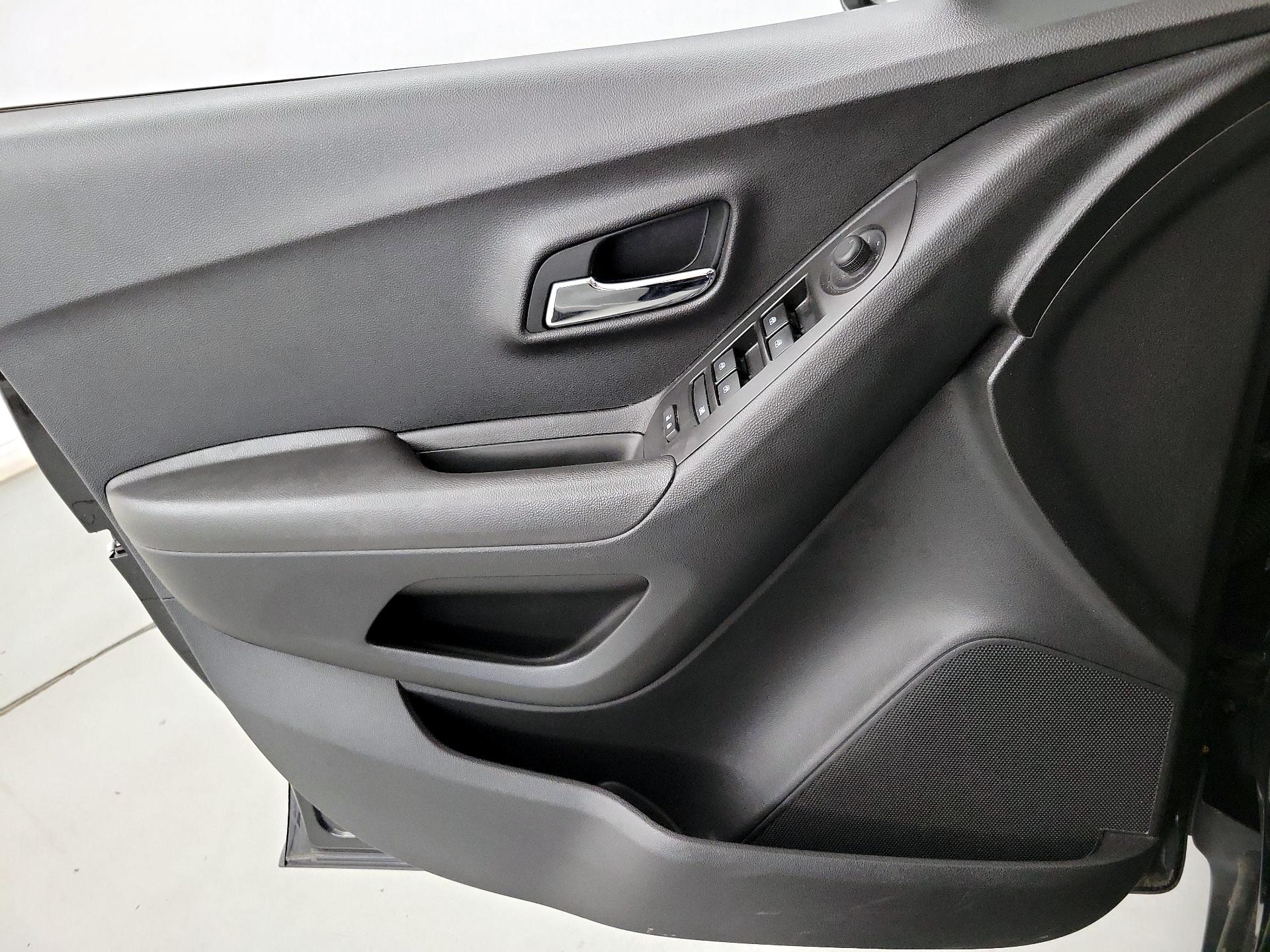 Thumbnail: 2020 Chevrolet Trax - 12