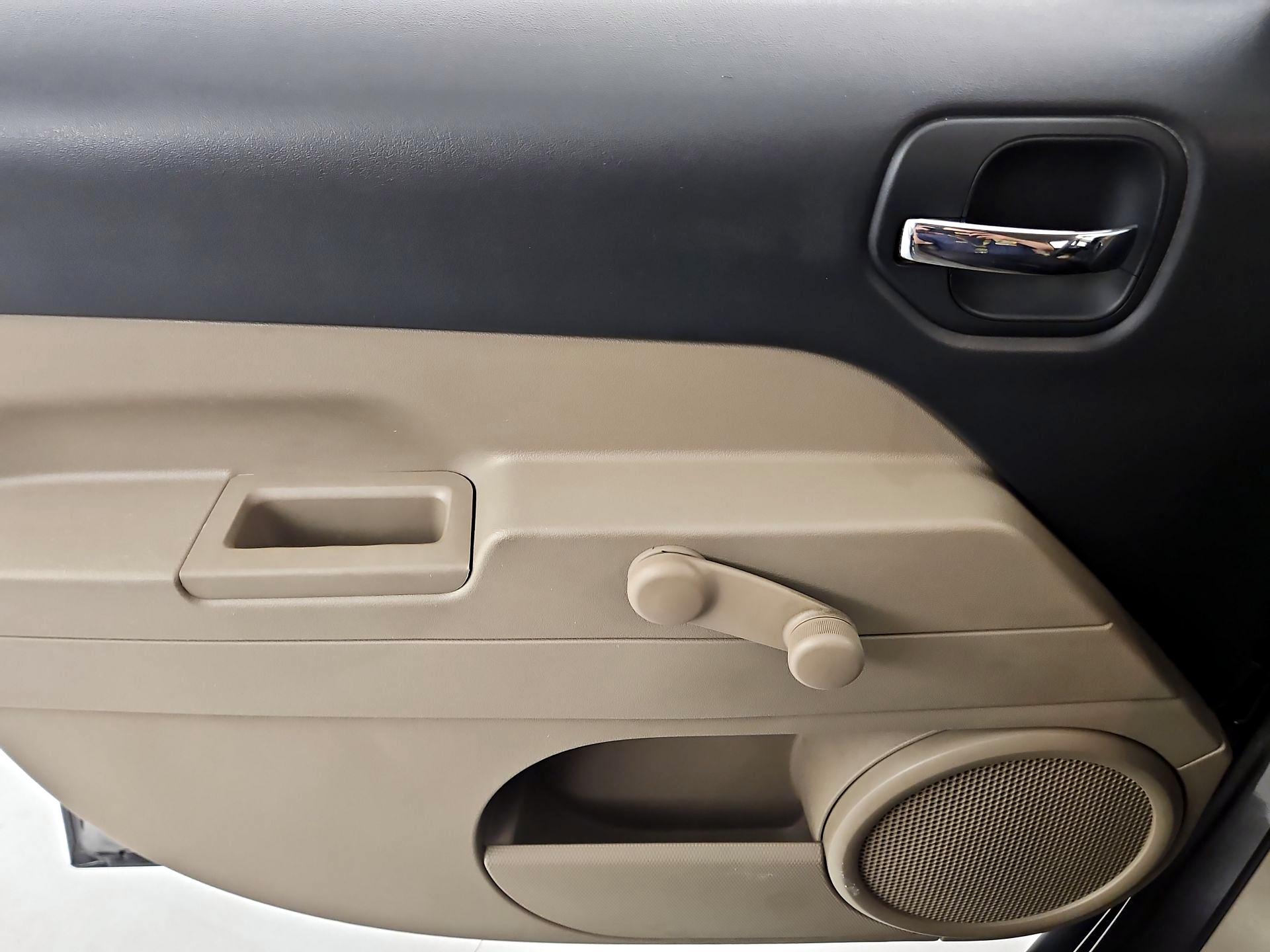 Thumbnail: 2014 Jeep Patriot - 10