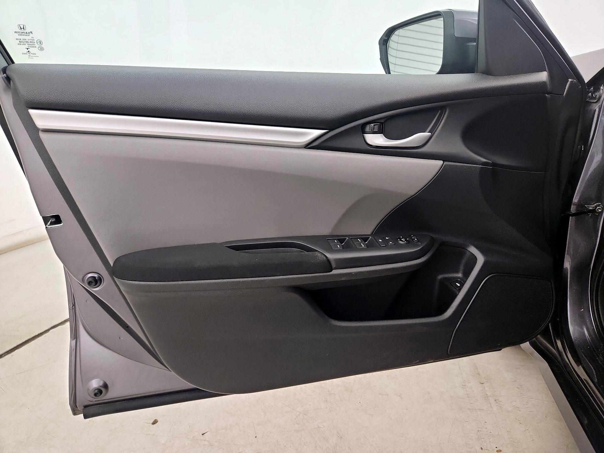 Thumbnail: 2016 Honda Civic - 12
