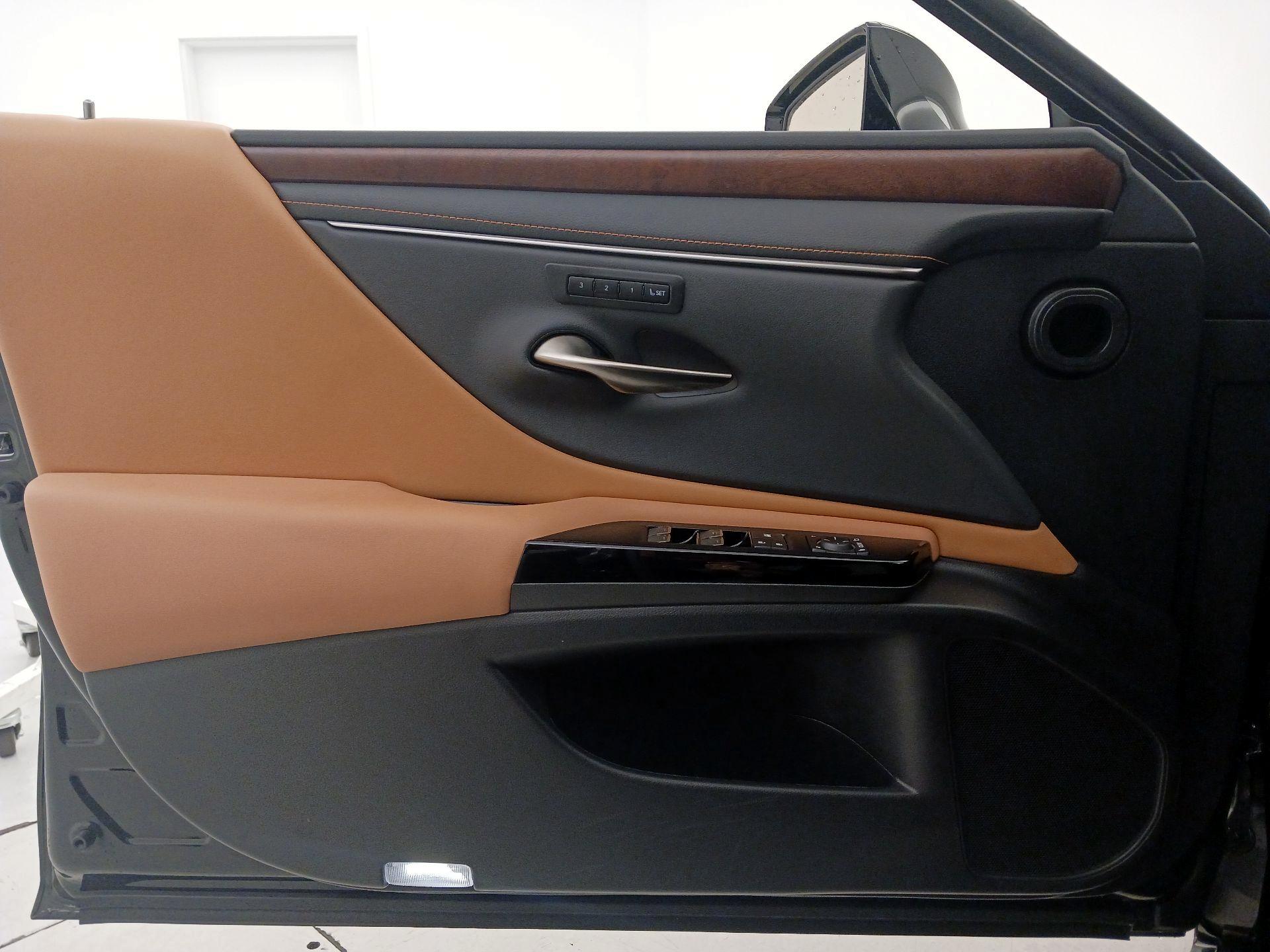 Thumbnail: 2025 Lexus ES - 12