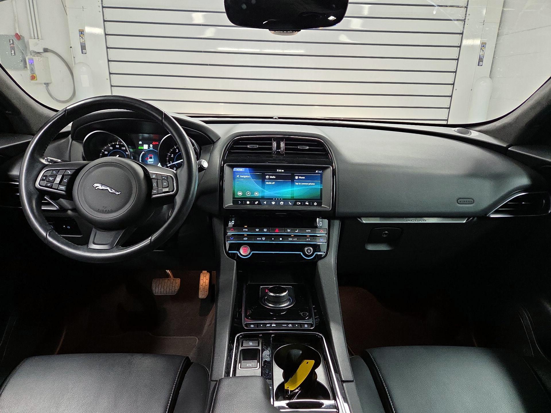 Thumbnail: 2020 Jaguar F-Pace - 9