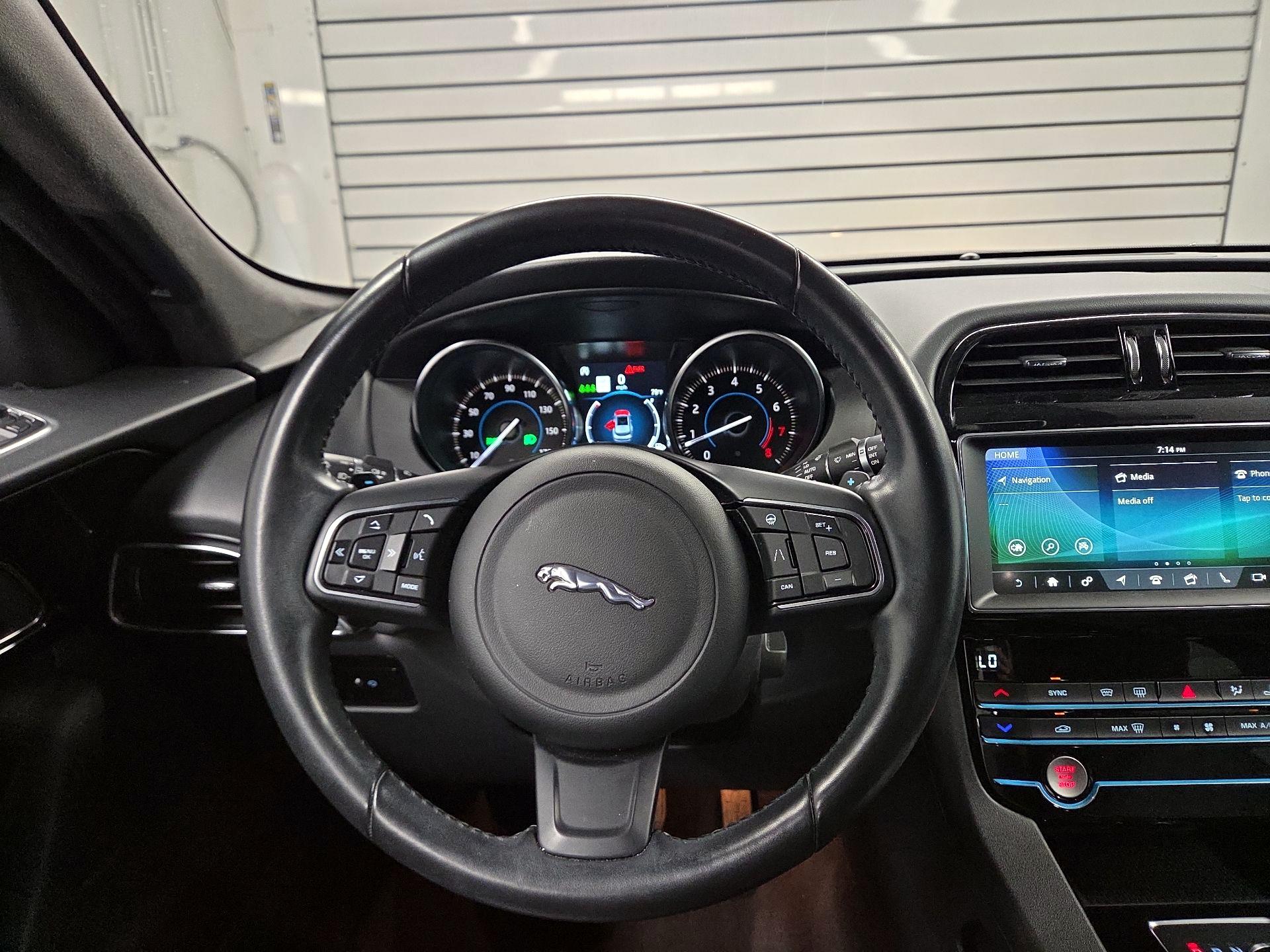 Thumbnail: 2020 Jaguar F-Pace - 10