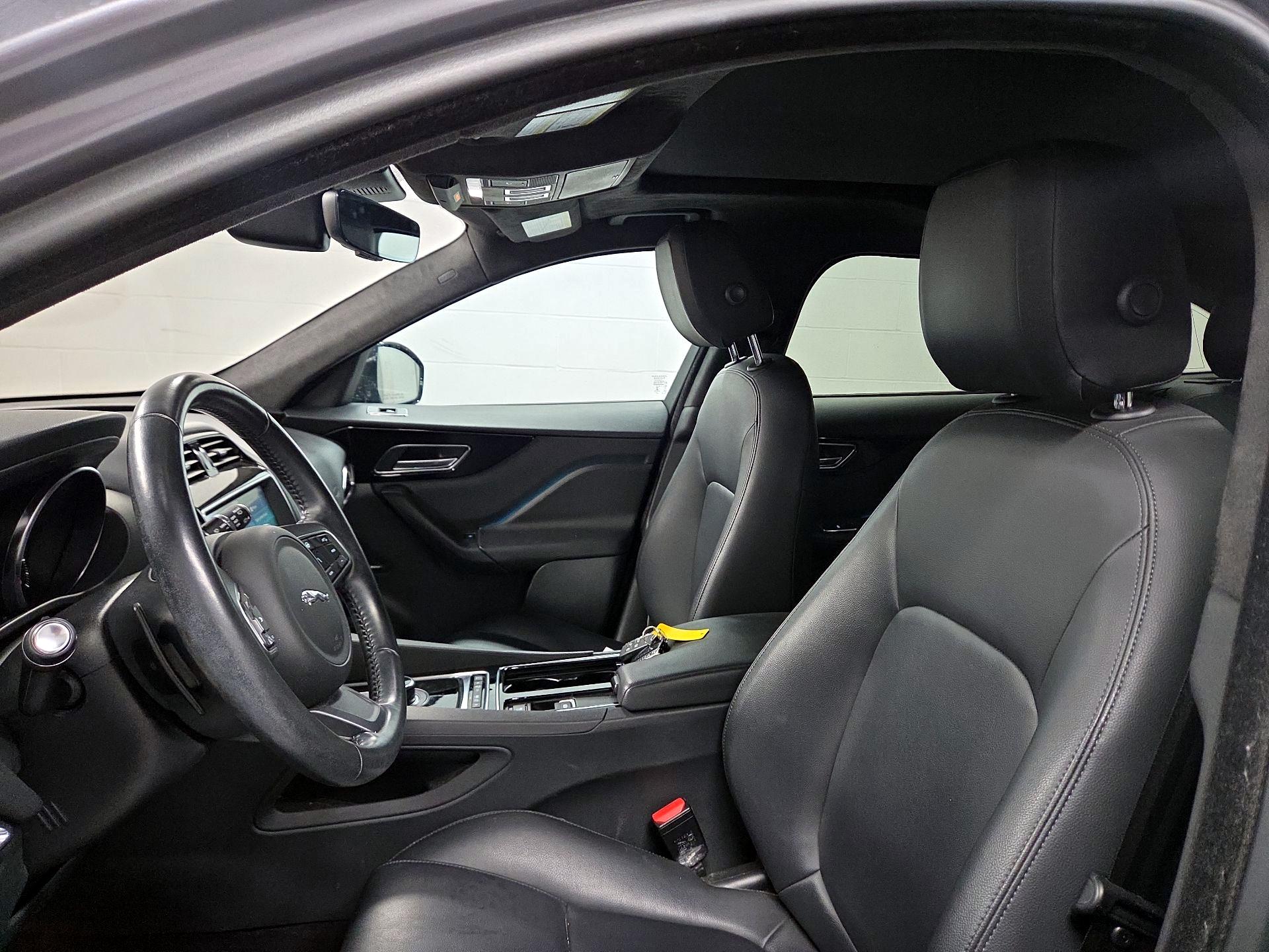 Thumbnail: 2020 Jaguar F-Pace - 18
