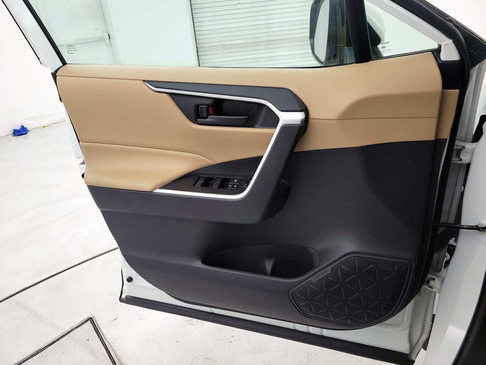 Thumbnail: 2020 Toyota RAV4 - 12