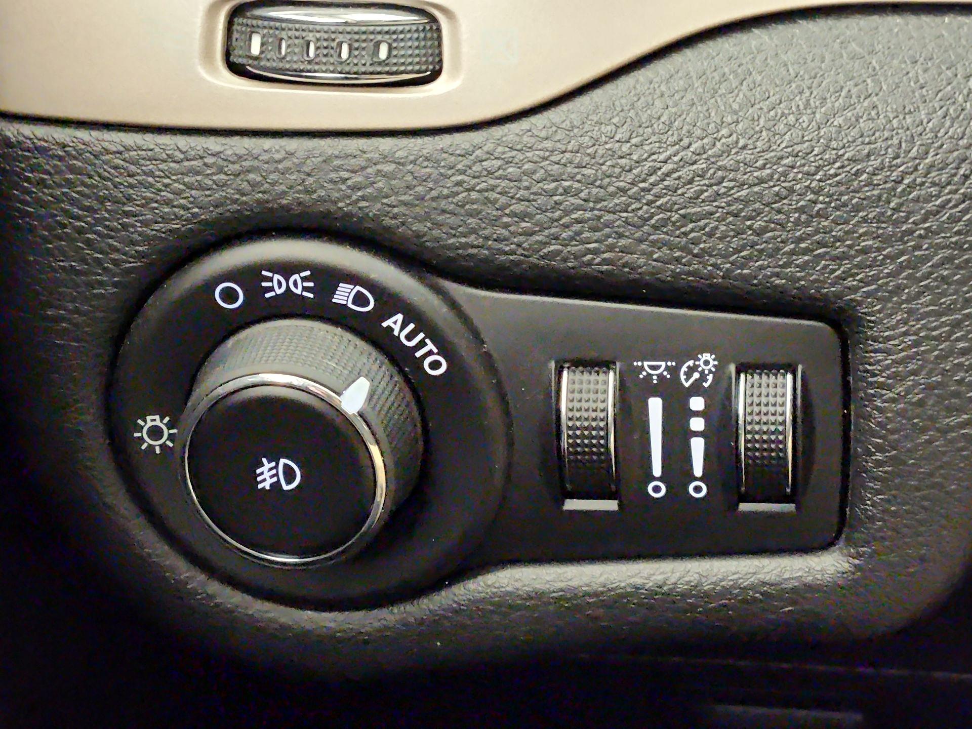 Thumbnail: 2015 Jeep Cherokee - 13
