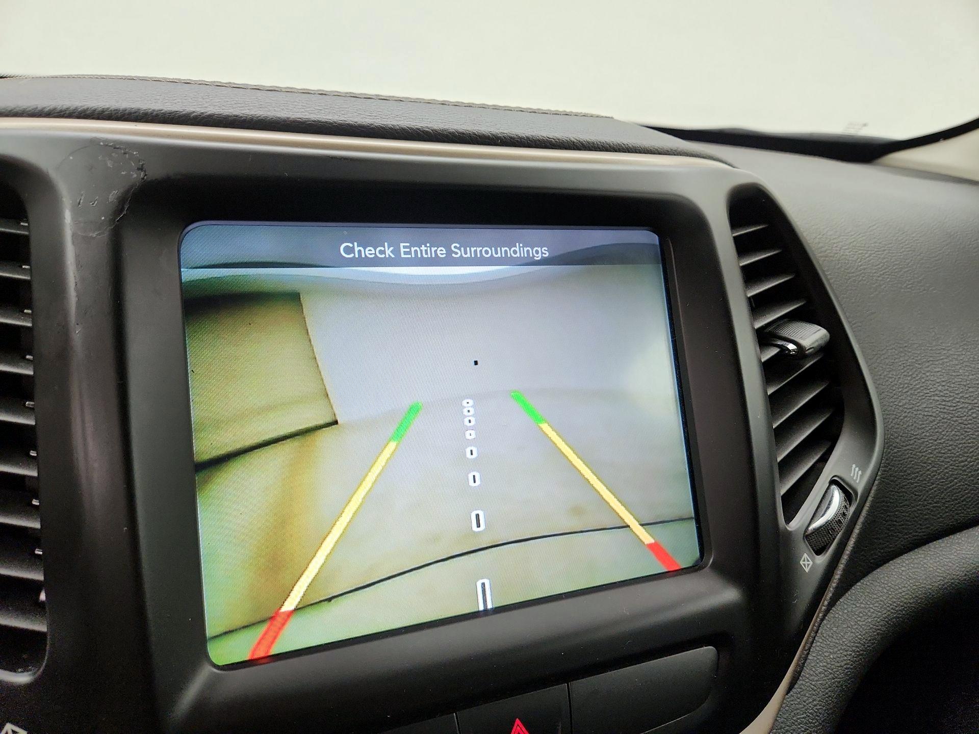 Thumbnail: 2015 Jeep Cherokee - 14