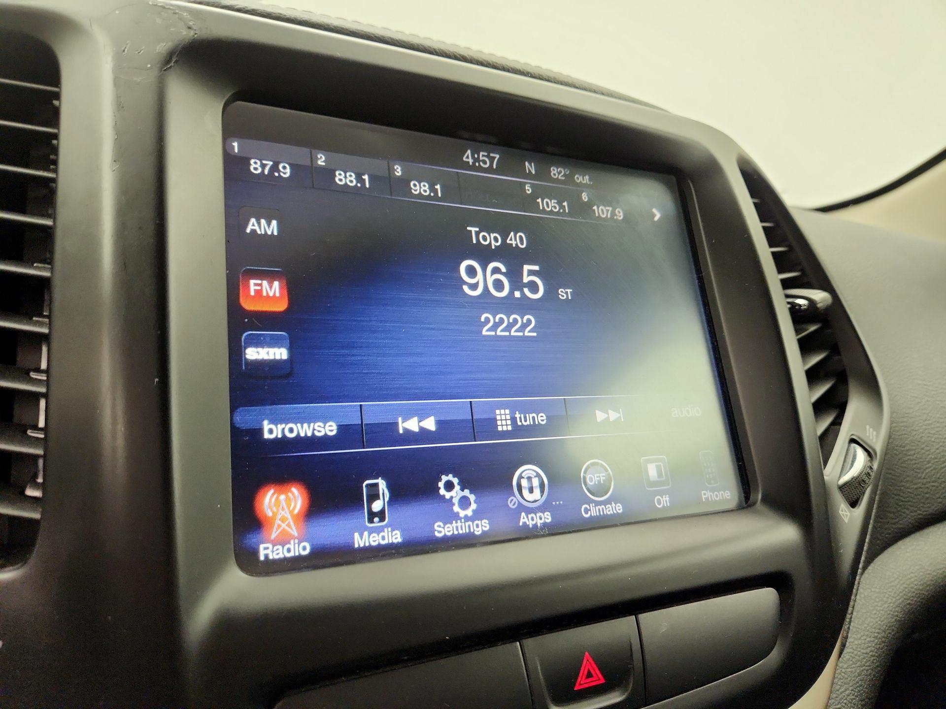 Thumbnail: 2015 Jeep Cherokee - 15