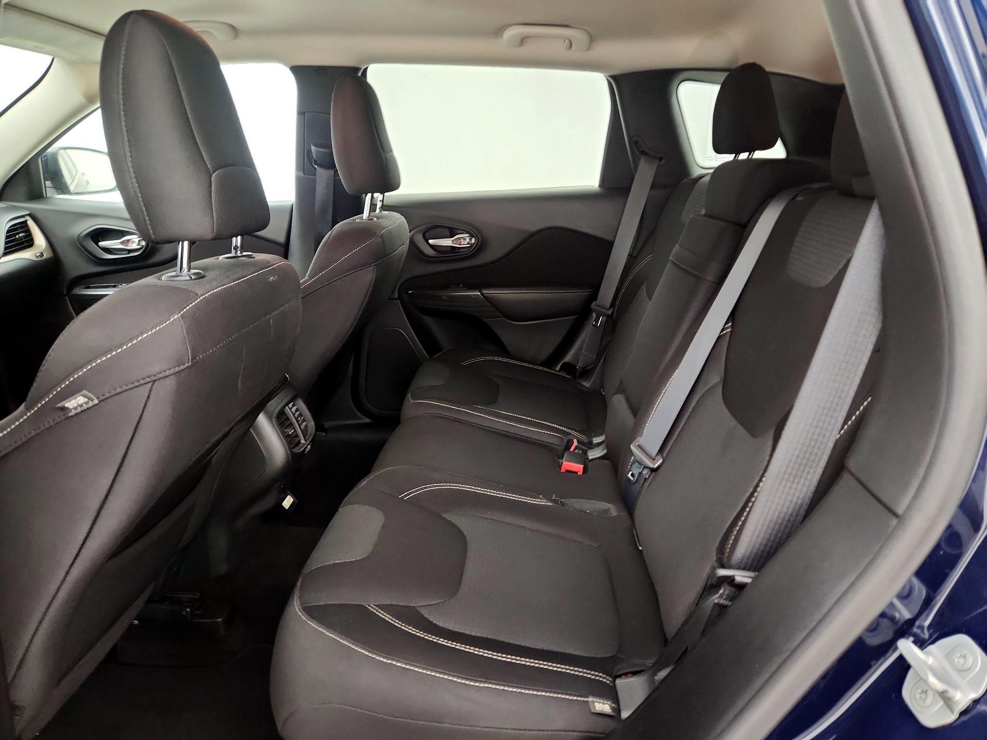 Thumbnail: 2015 Jeep Cherokee - 19