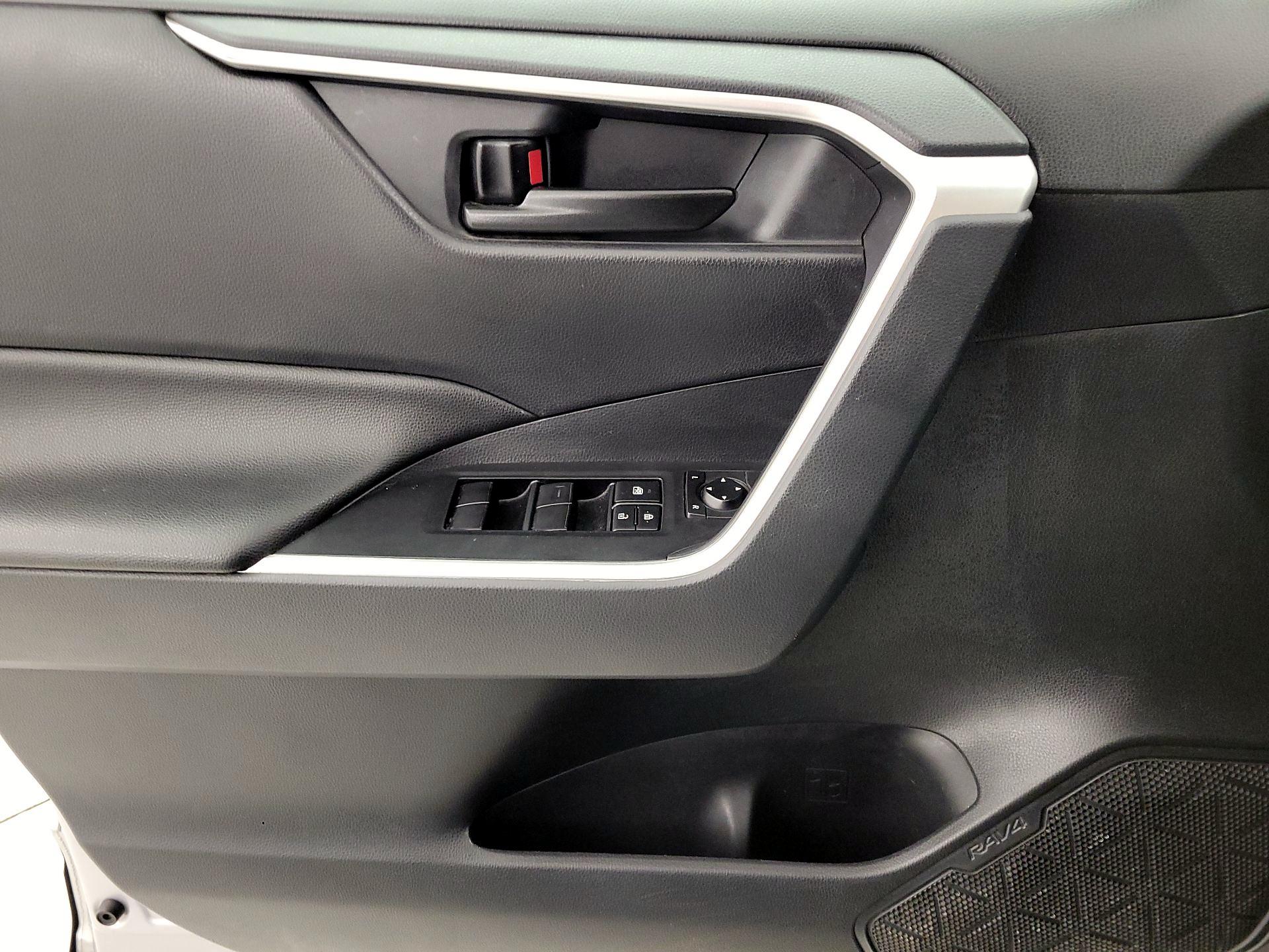 Thumbnail: 2019 Toyota RAV4 - 12