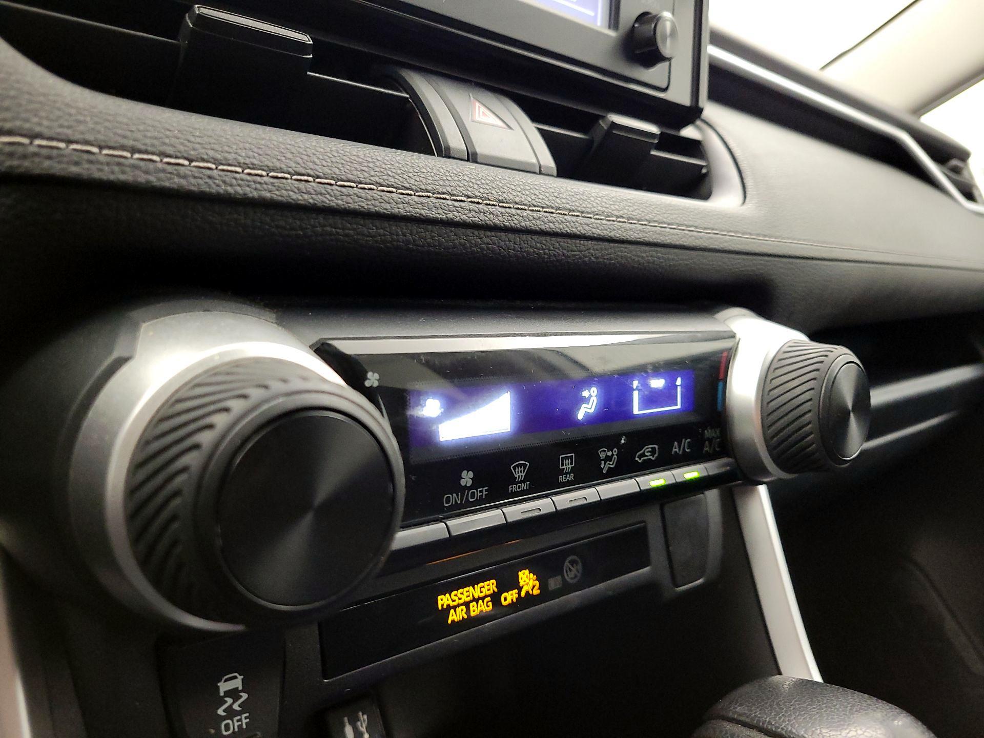 Thumbnail: 2019 Toyota RAV4 - 16