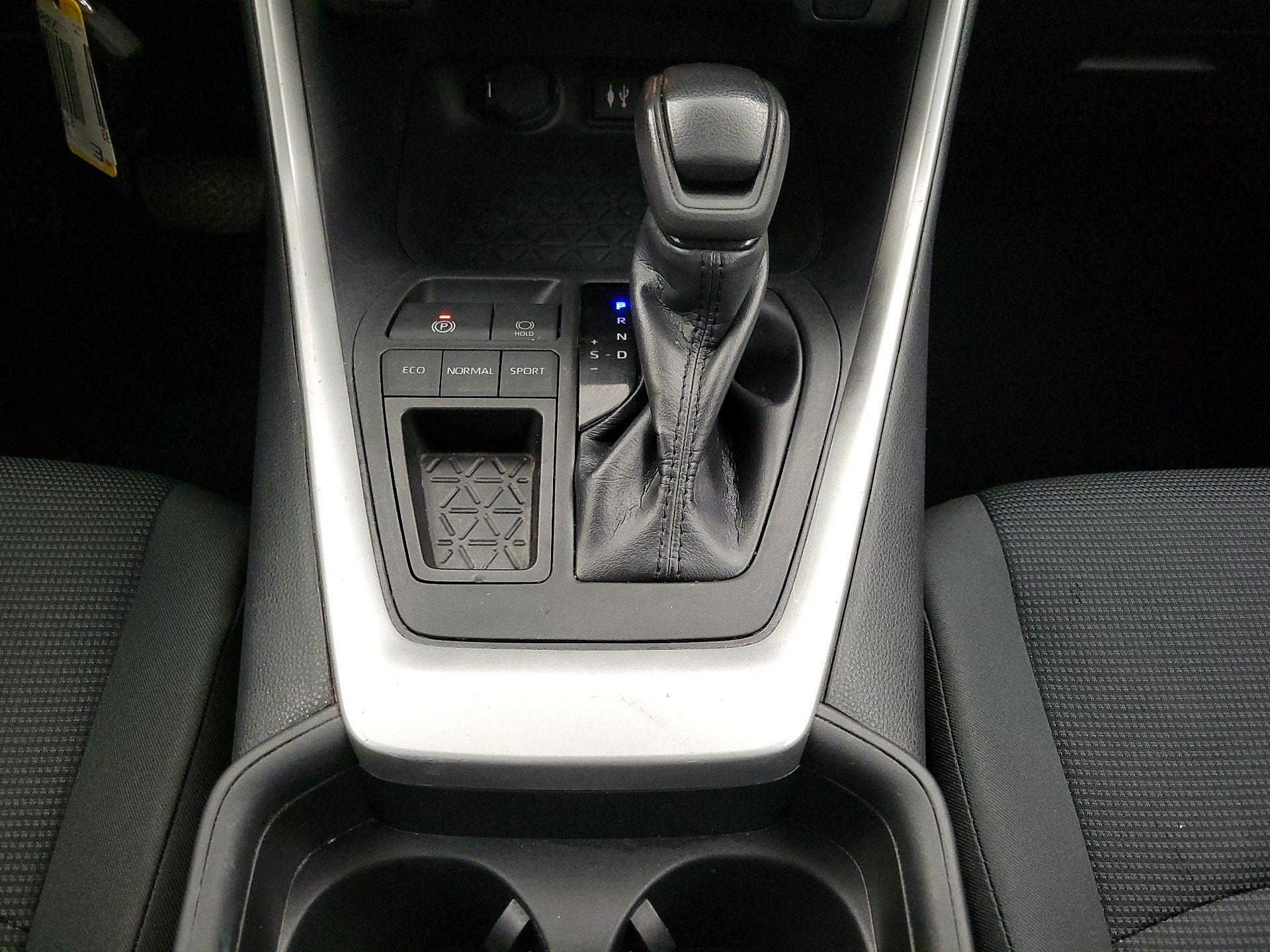 Thumbnail: 2019 Toyota RAV4 - 17