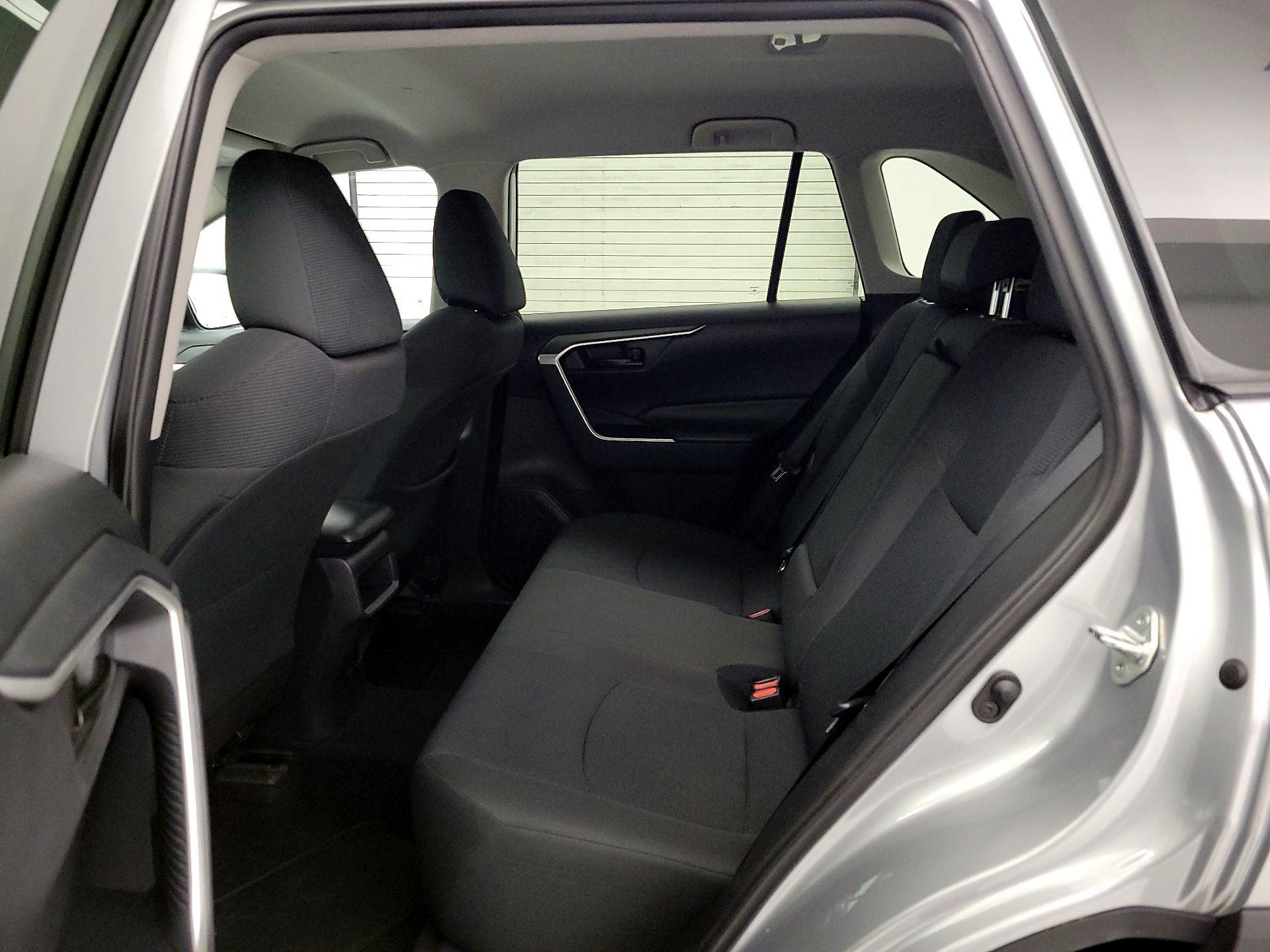 Thumbnail: 2019 Toyota RAV4 - 19