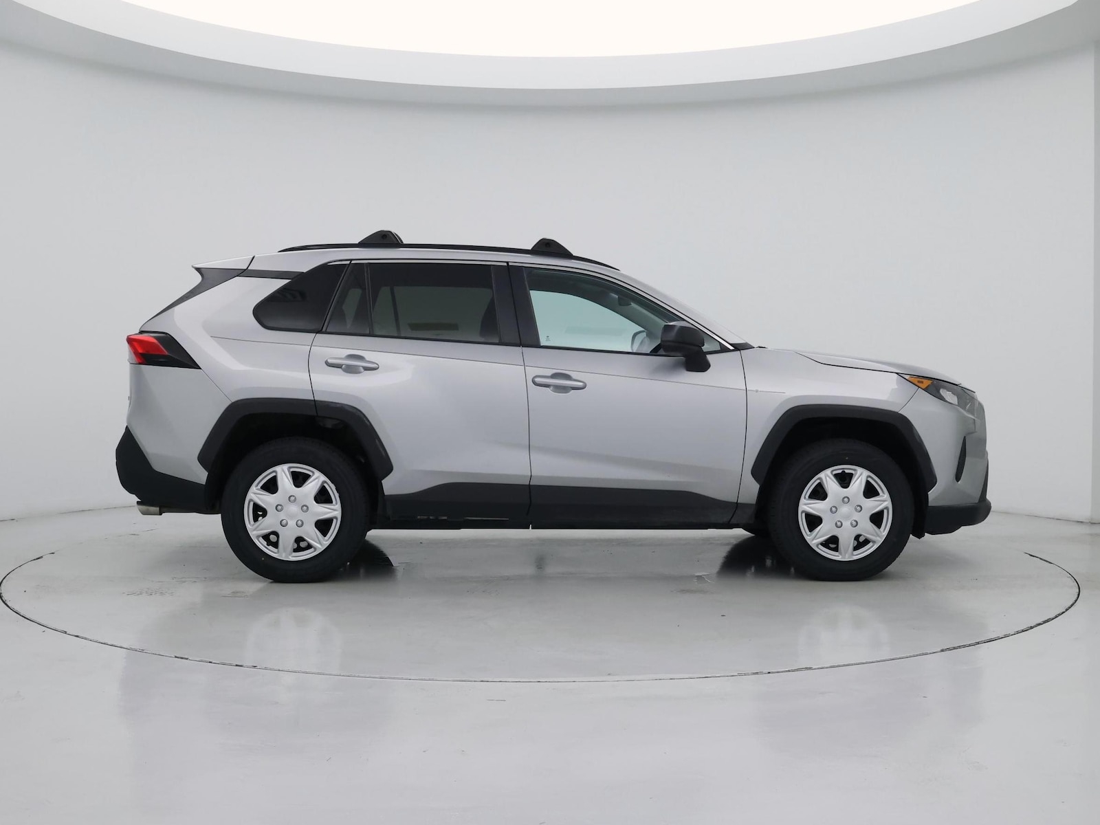 2019 Toyota RAV4 LE - Photo 8