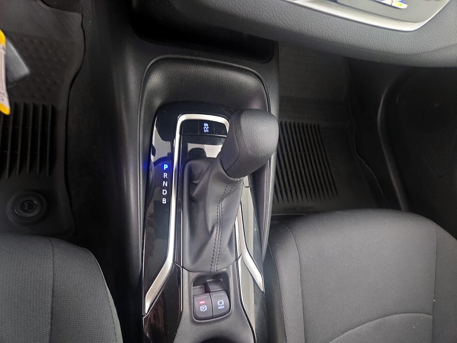 2022 Toyota Corolla LE - Photo 18