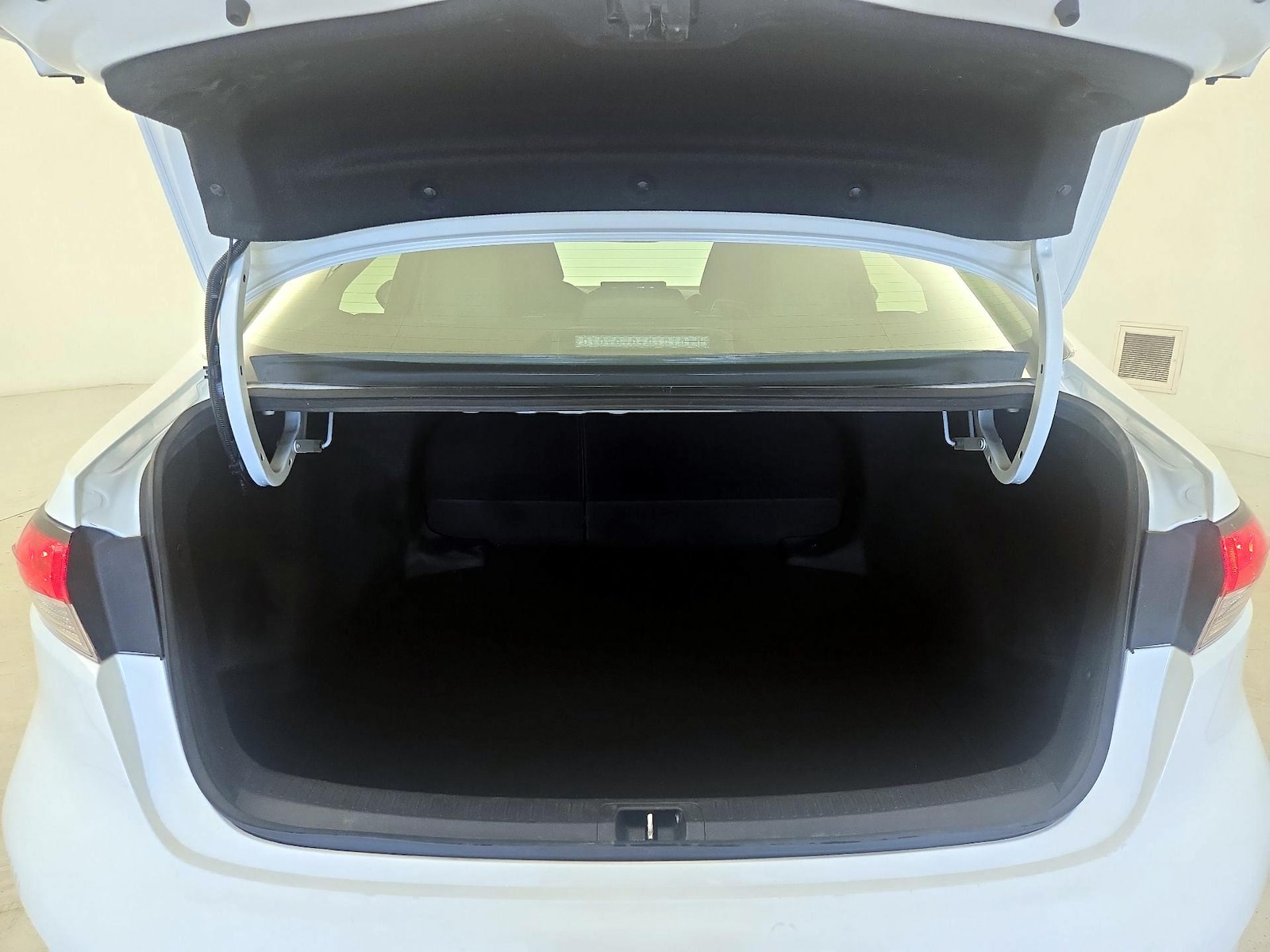 2022 Toyota Corolla LE - Photo 20