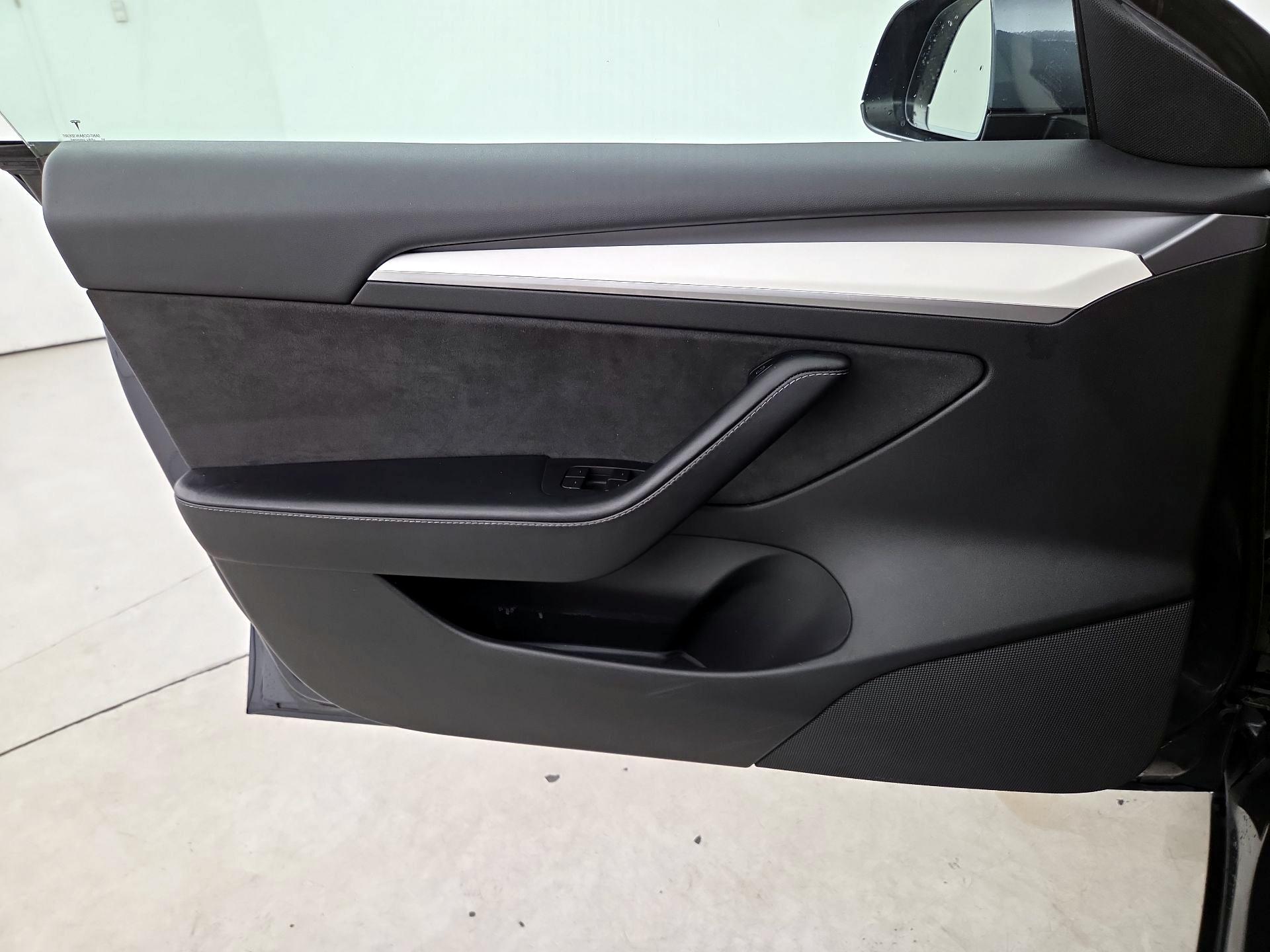 Thumbnail: 2022 Tesla Model 3 - 12