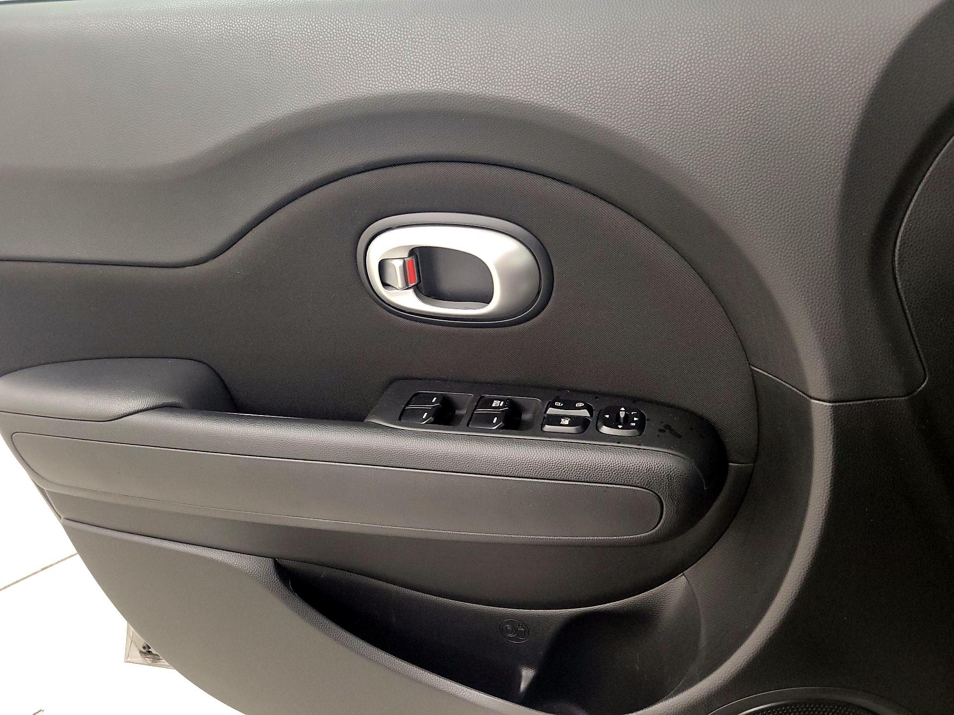 Thumbnail: 2016 Kia Soul - 12