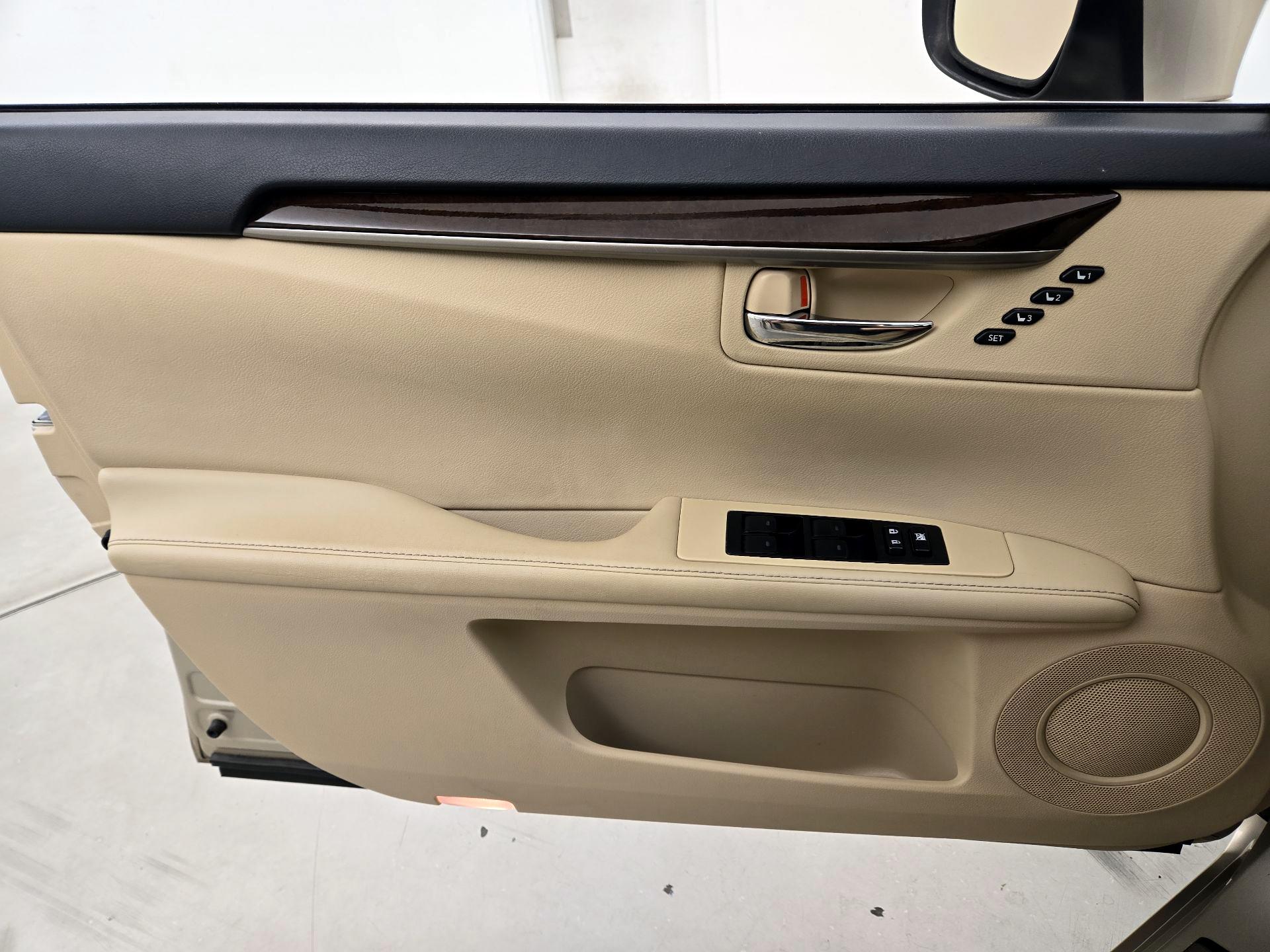 Thumbnail: 2014 Lexus ES - 12