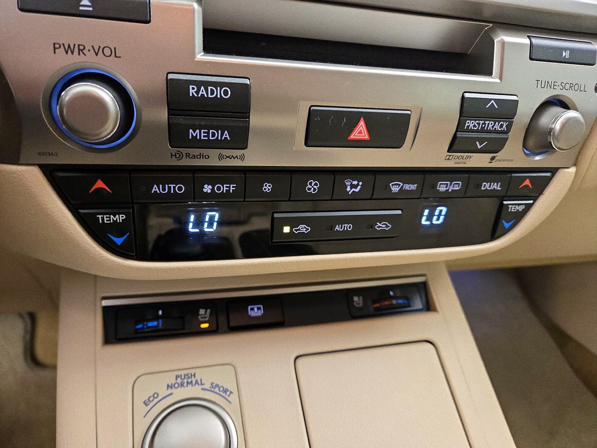 Thumbnail: 2014 Lexus ES - 17