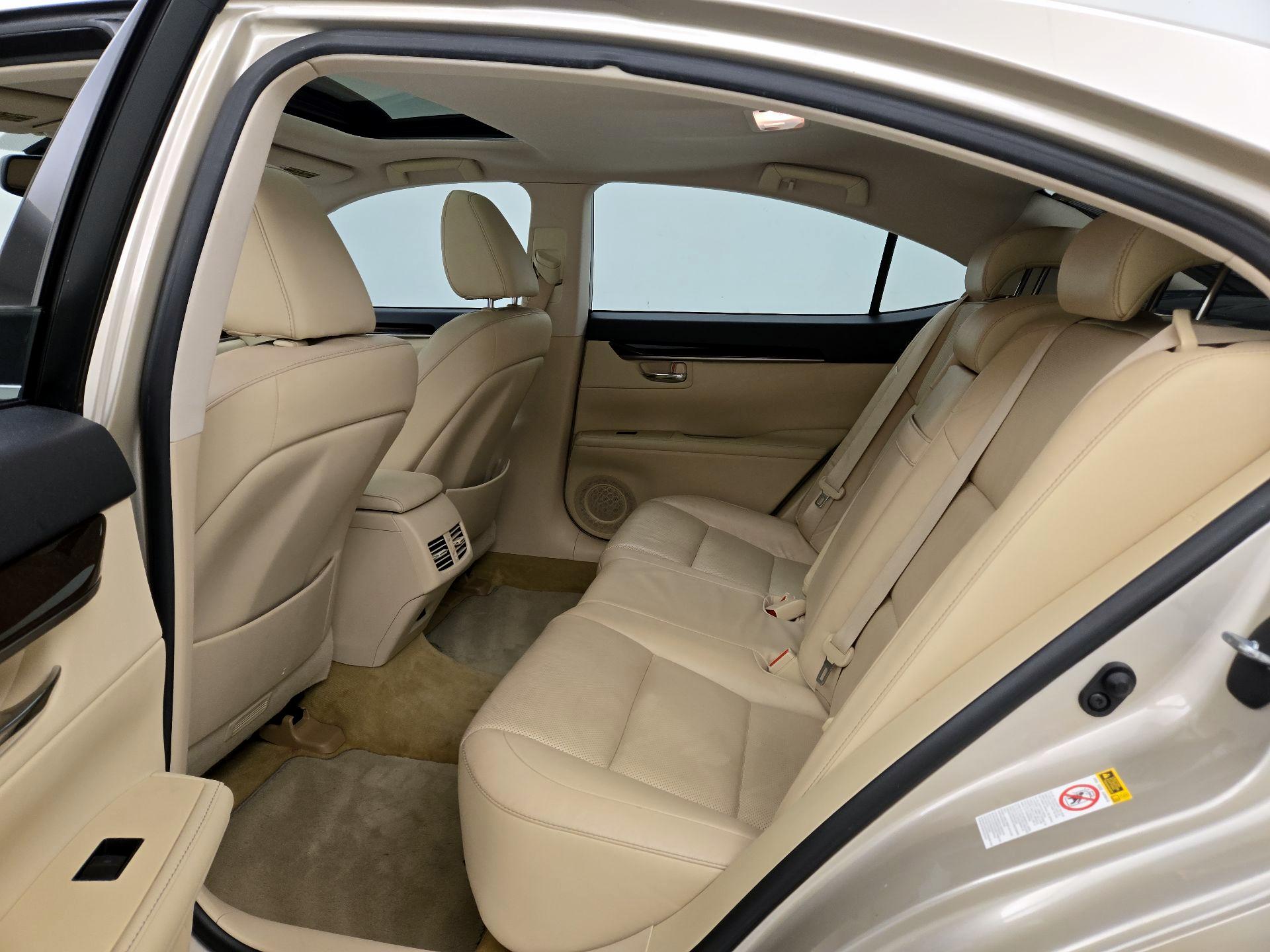Thumbnail: 2014 Lexus ES - 20