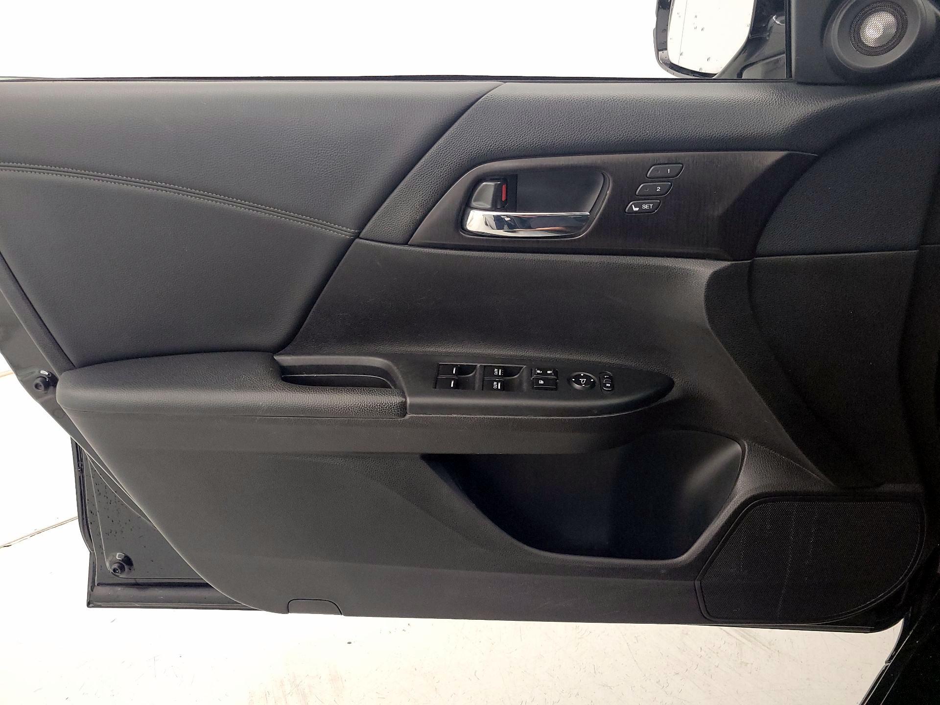 Thumbnail: 2015 Honda Accord - 12