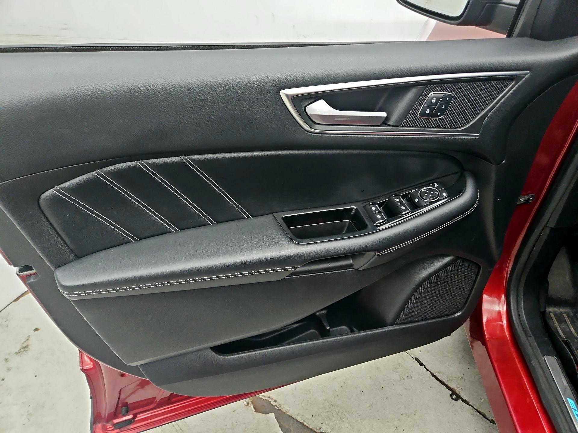 Thumbnail: 2016 Ford Edge - 12