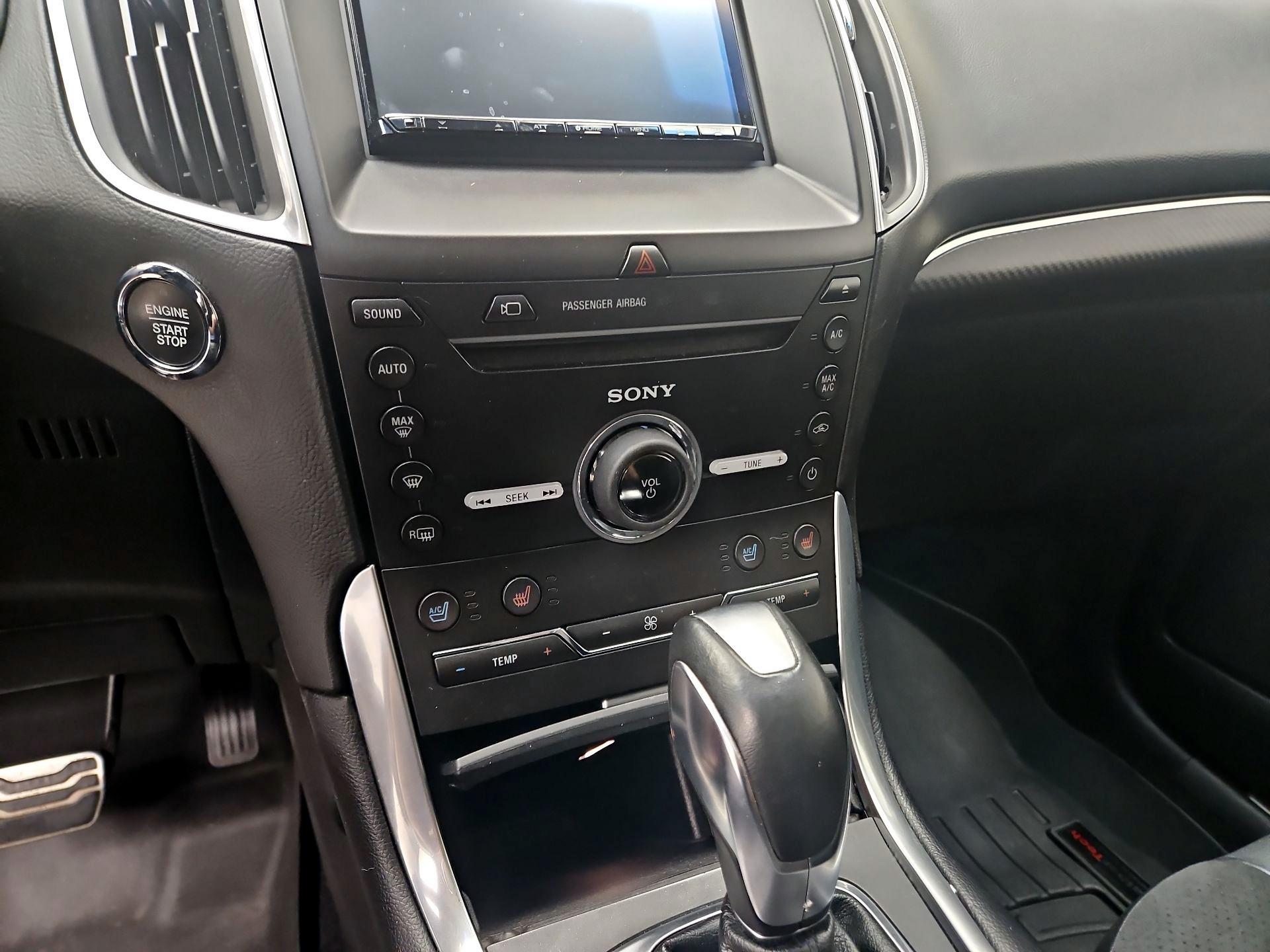 Thumbnail: 2016 Ford Edge - 16