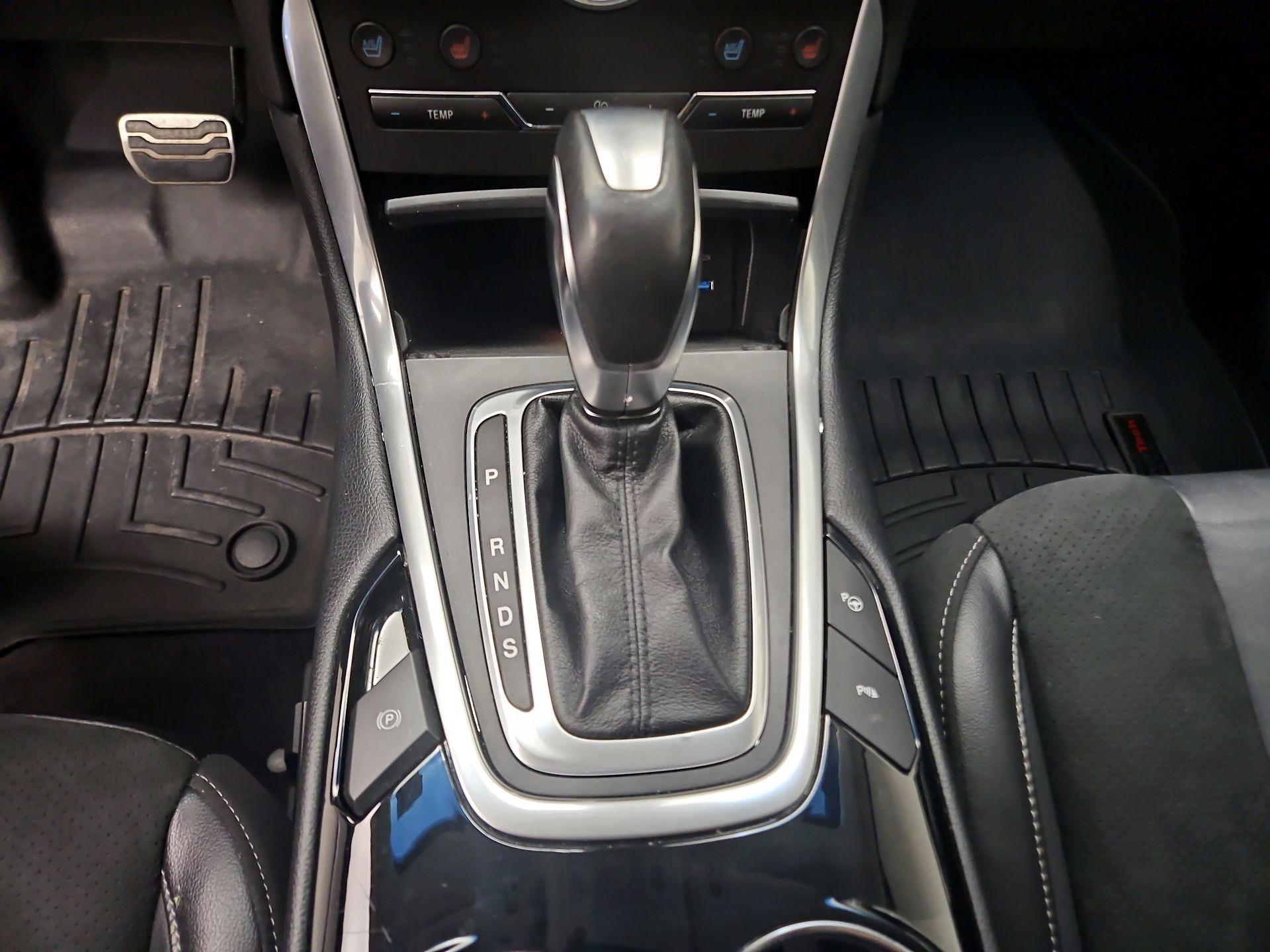 Thumbnail: 2016 Ford Edge - 17