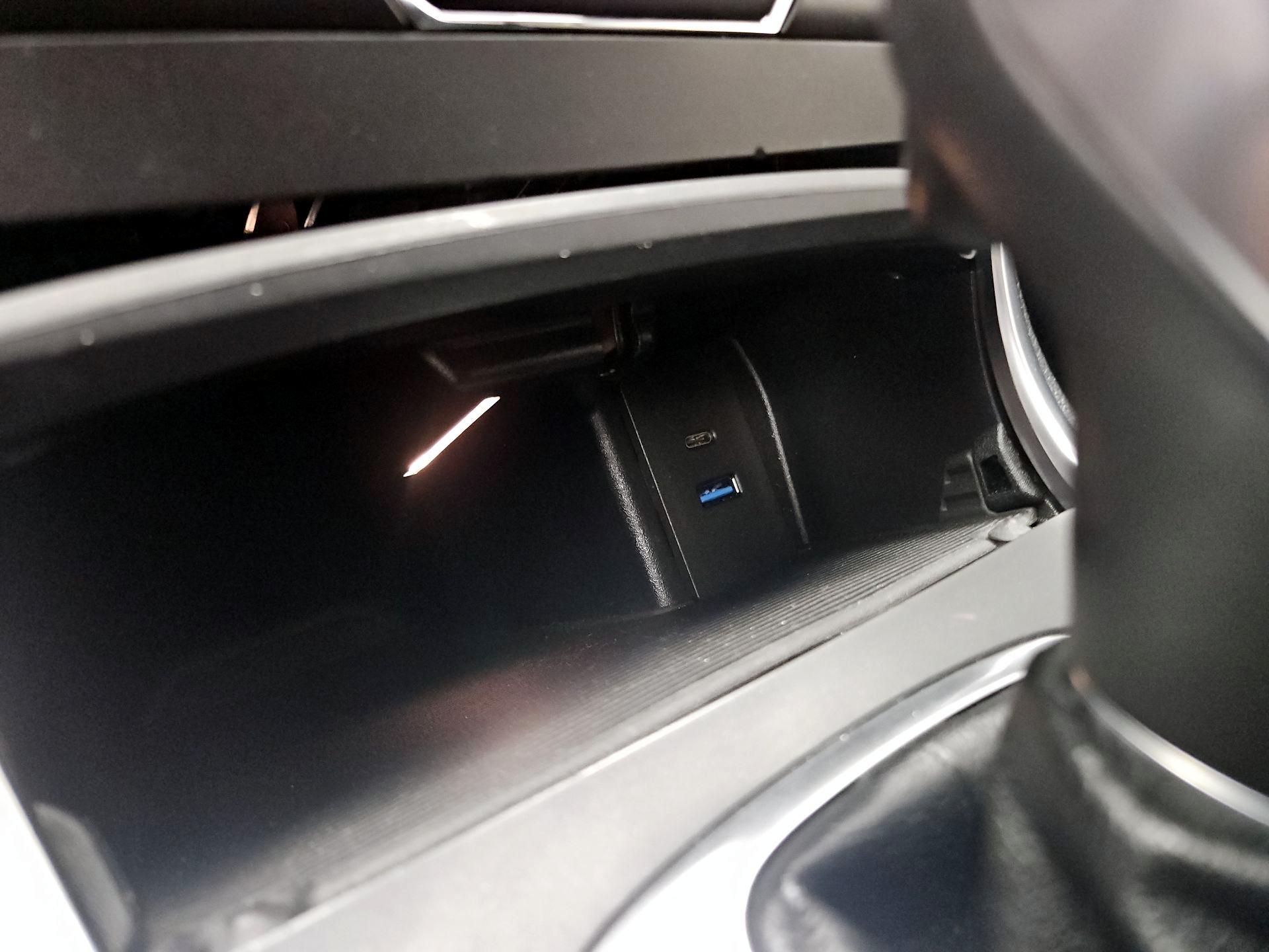 Thumbnail: 2016 Ford Edge - 18