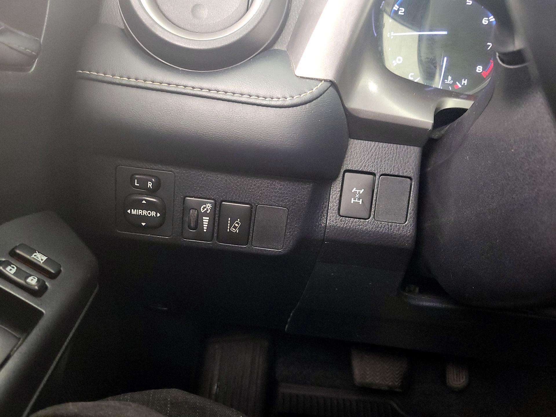 Thumbnail: 2018 Toyota RAV4 - 13