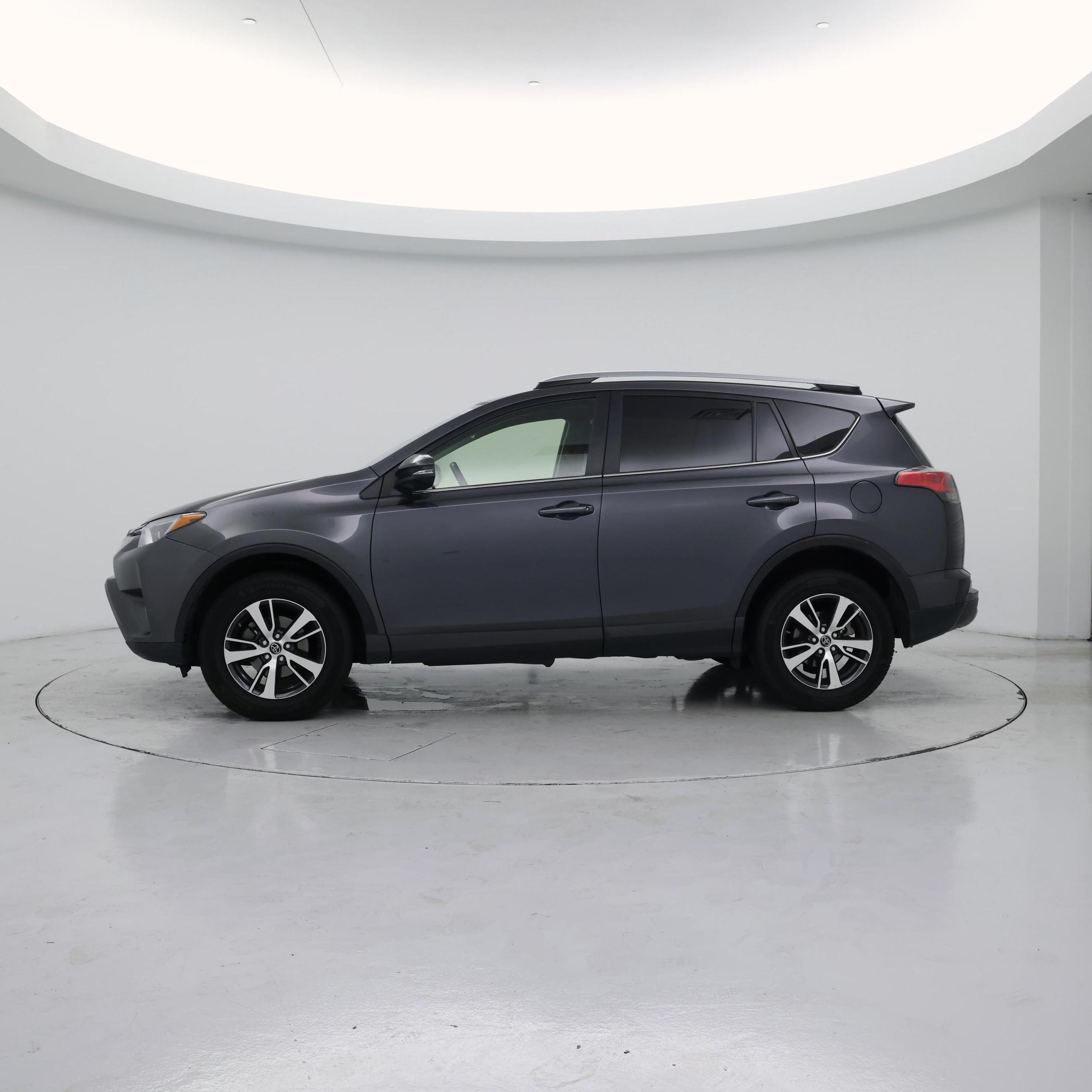 Thumbnail: 2018 Toyota RAV4 - 3