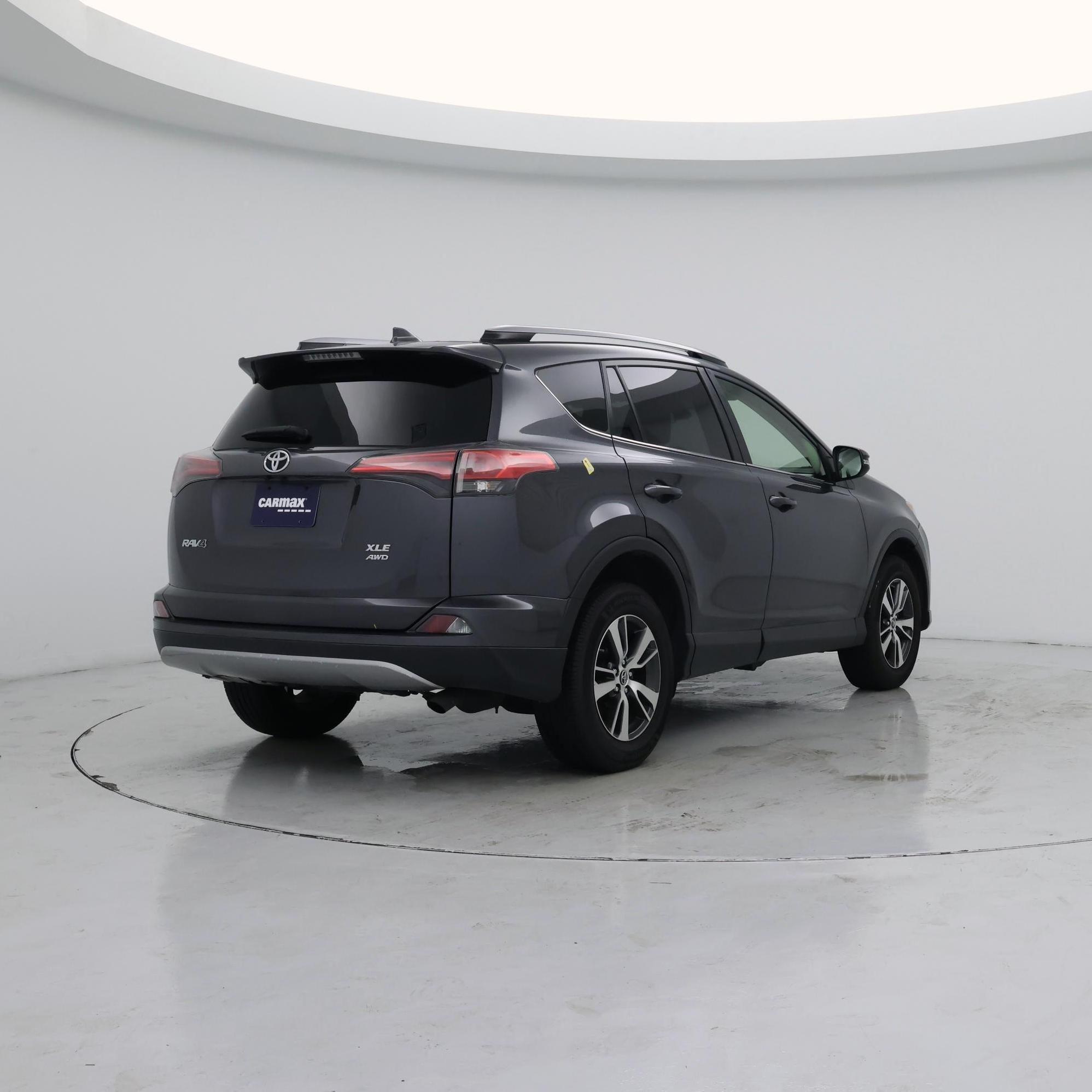 Thumbnail: 2018 Toyota RAV4 - 8