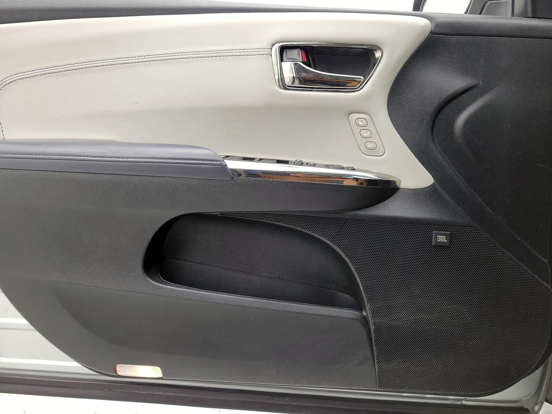 Thumbnail: 2015 Toyota Avalon - 12