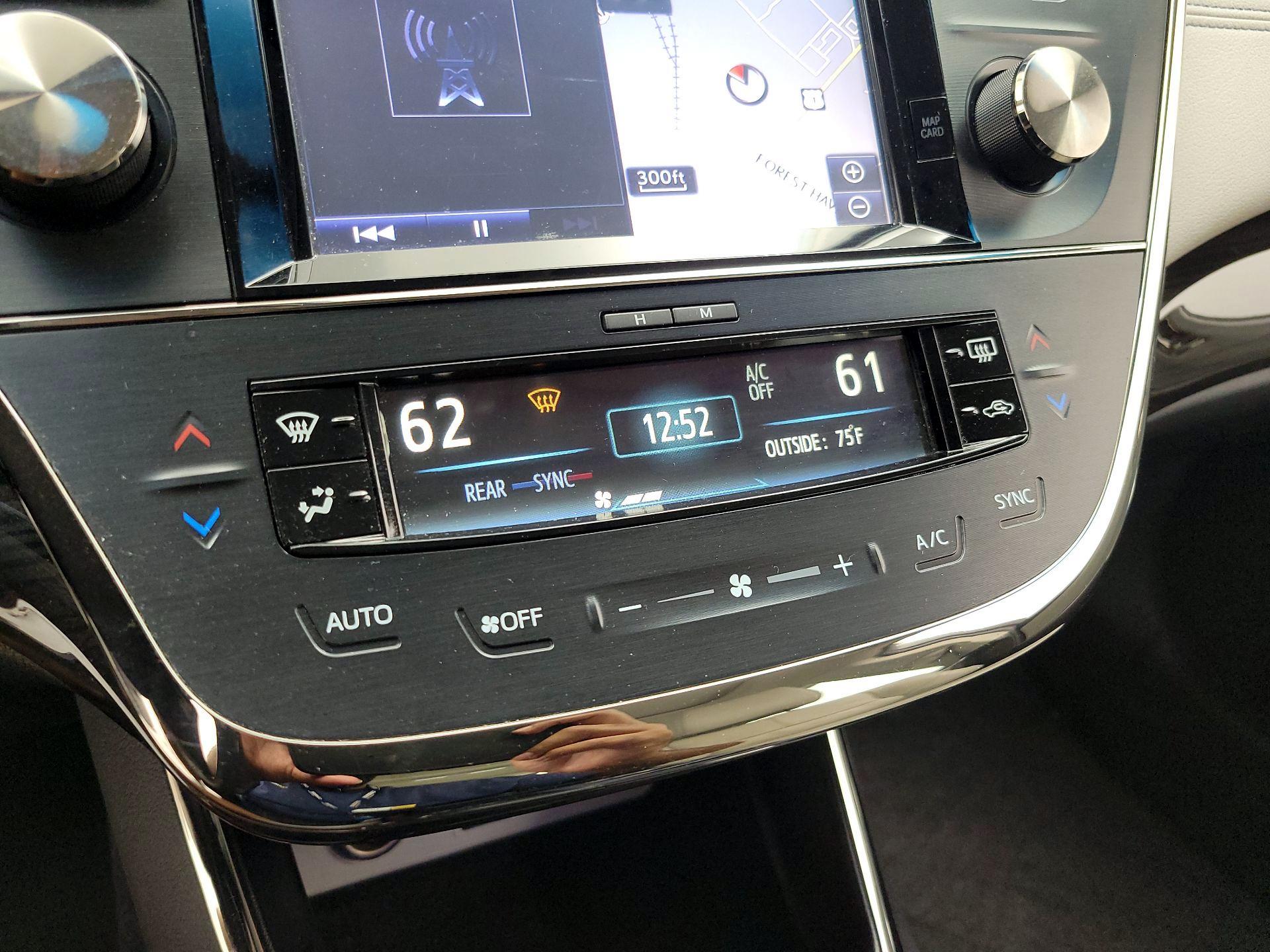 Thumbnail: 2015 Toyota Avalon - 17