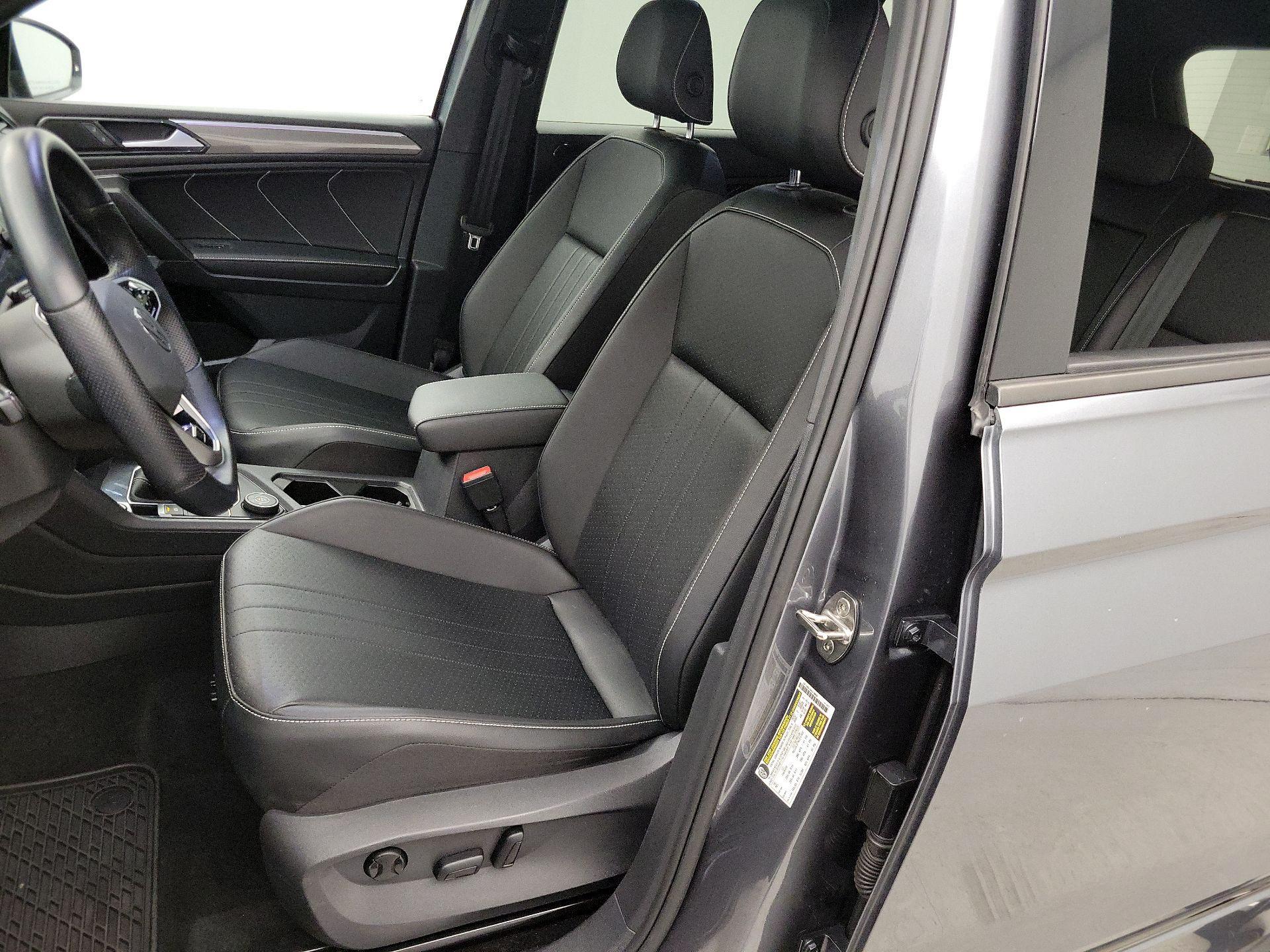 Thumbnail: 2023 Volkswagen Tiguan - 11