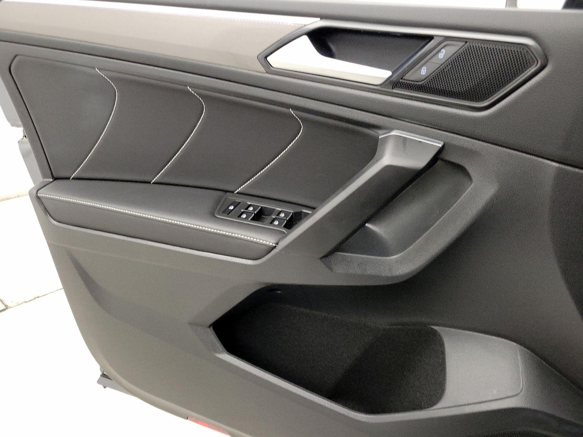 Thumbnail: 2023 Volkswagen Tiguan - 12