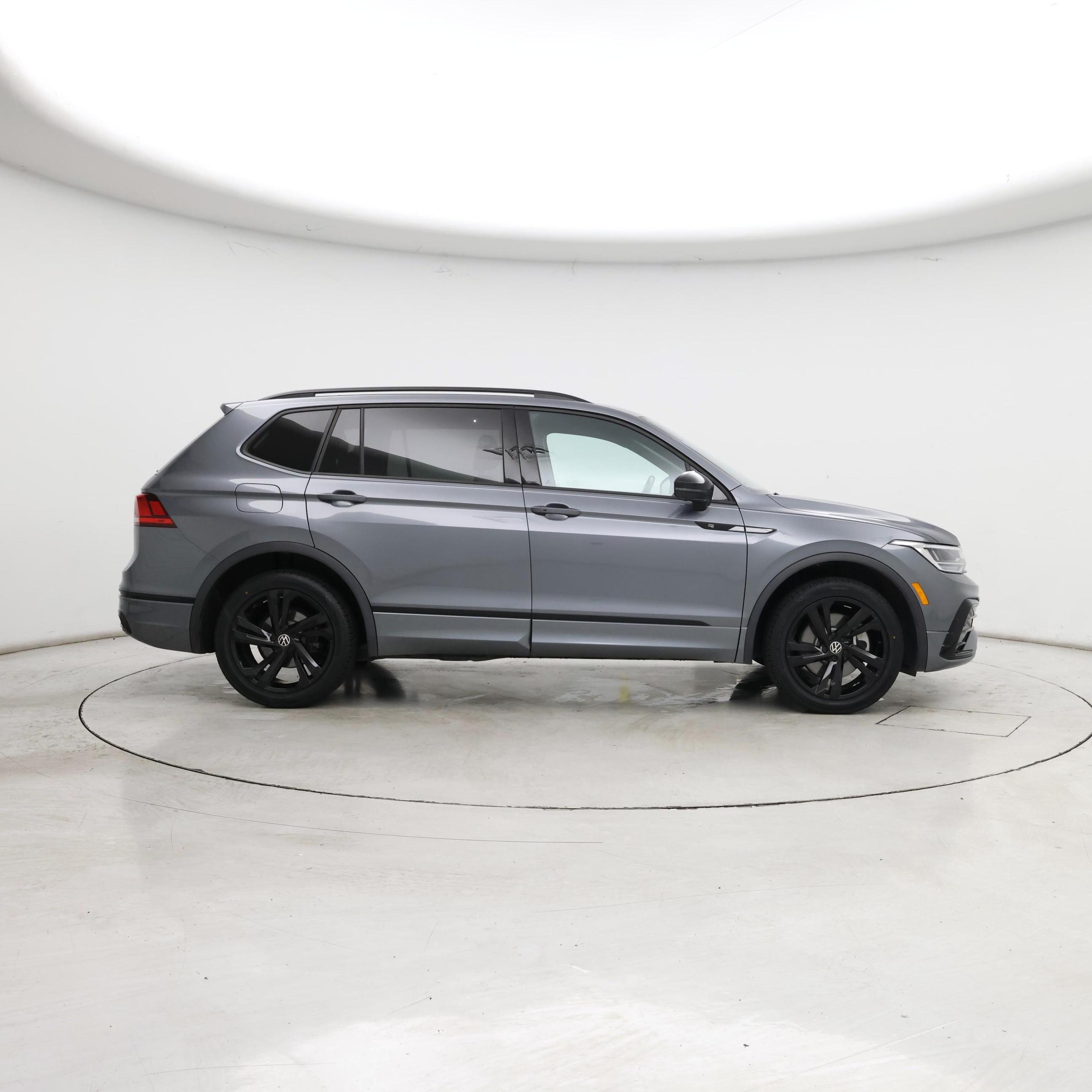 Thumbnail: 2023 Volkswagen Tiguan - 7