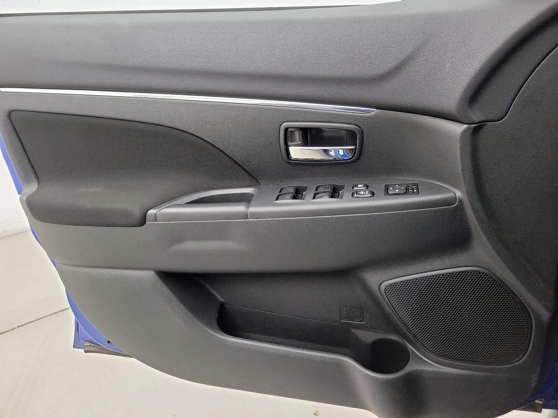 Thumbnail: 2016 Mitsubishi Outlander Sport - 12