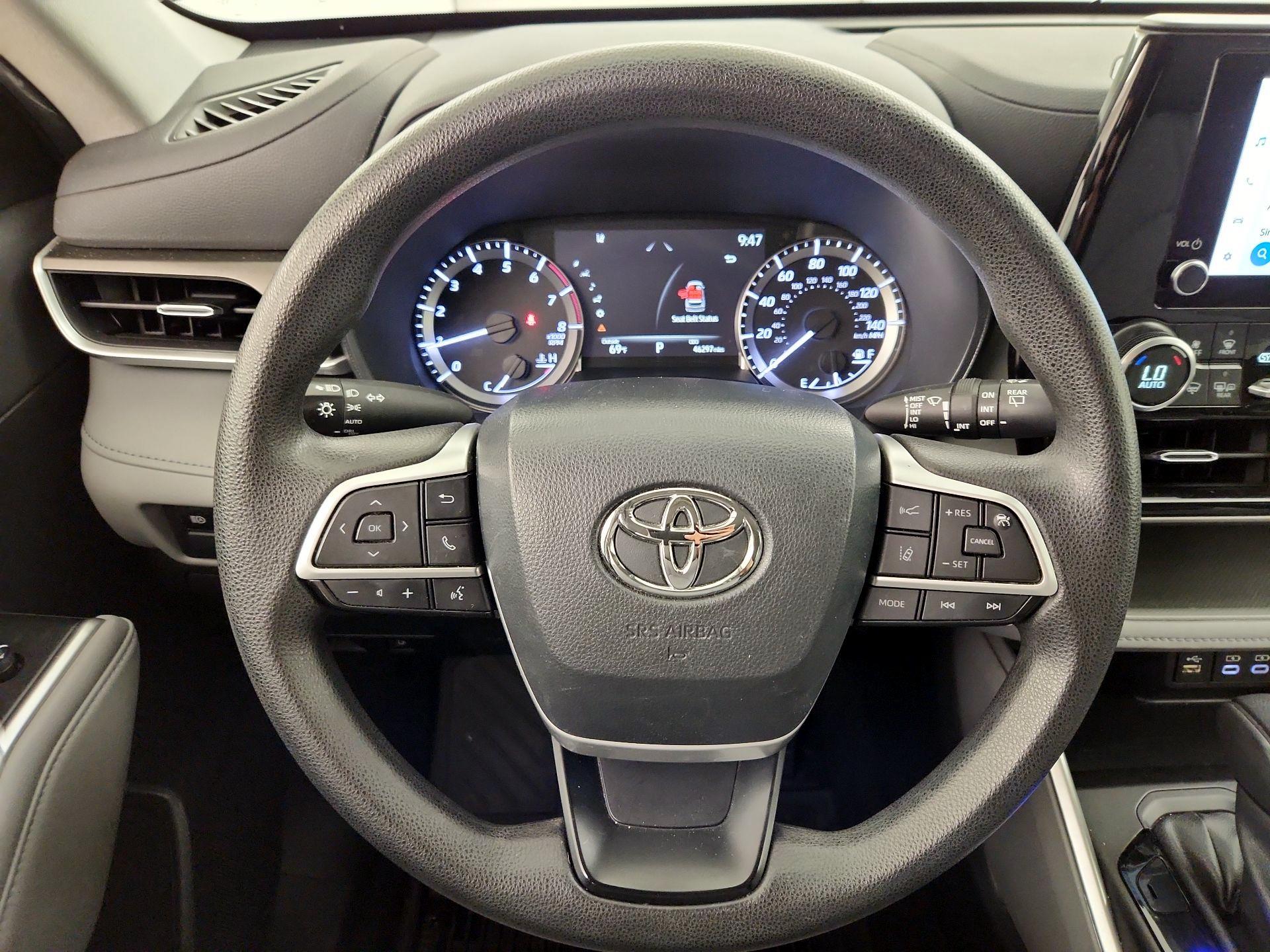 Thumbnail: 2023 Toyota Highlander - 10