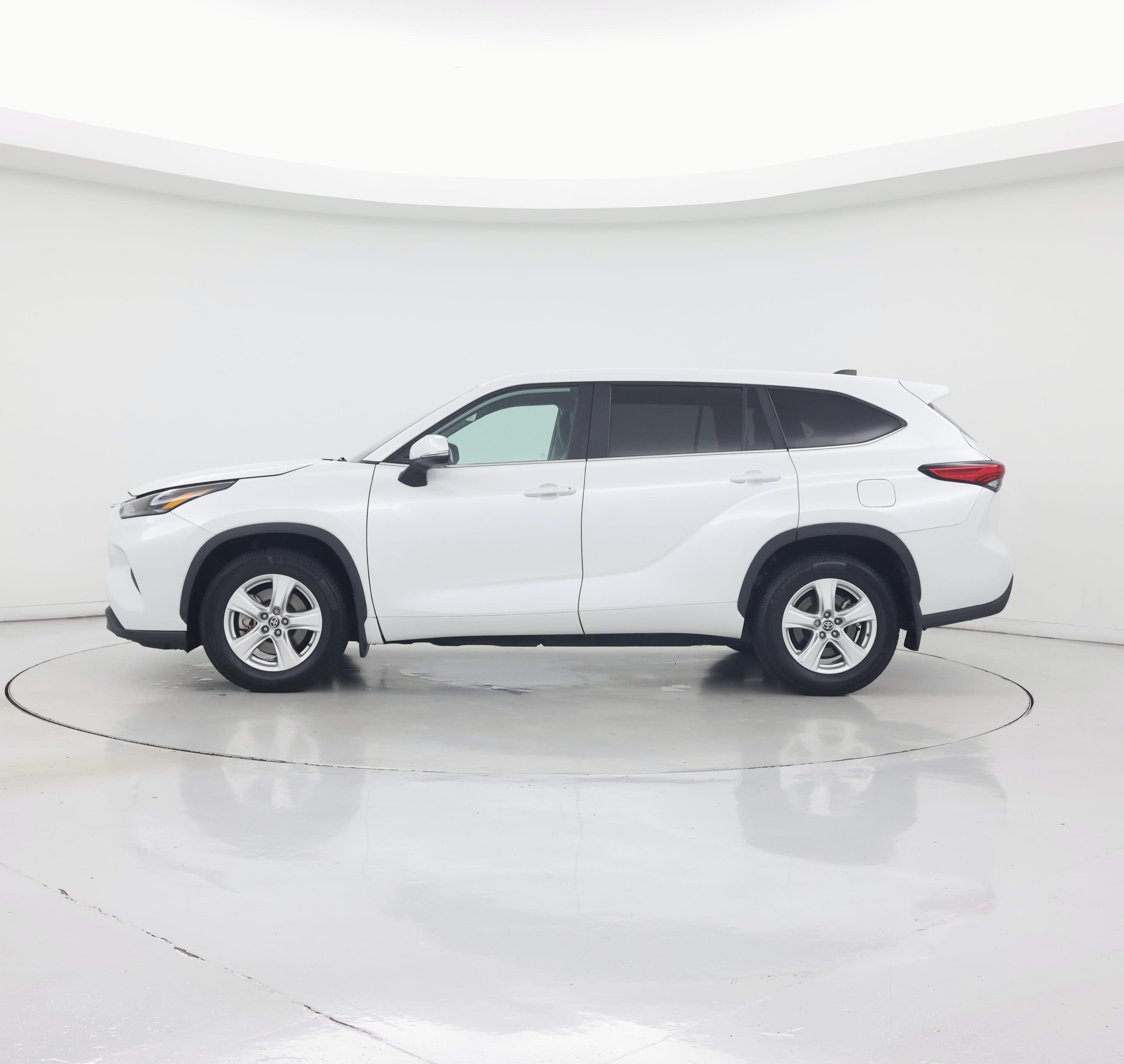 Thumbnail: 2023 Toyota Highlander - 3
