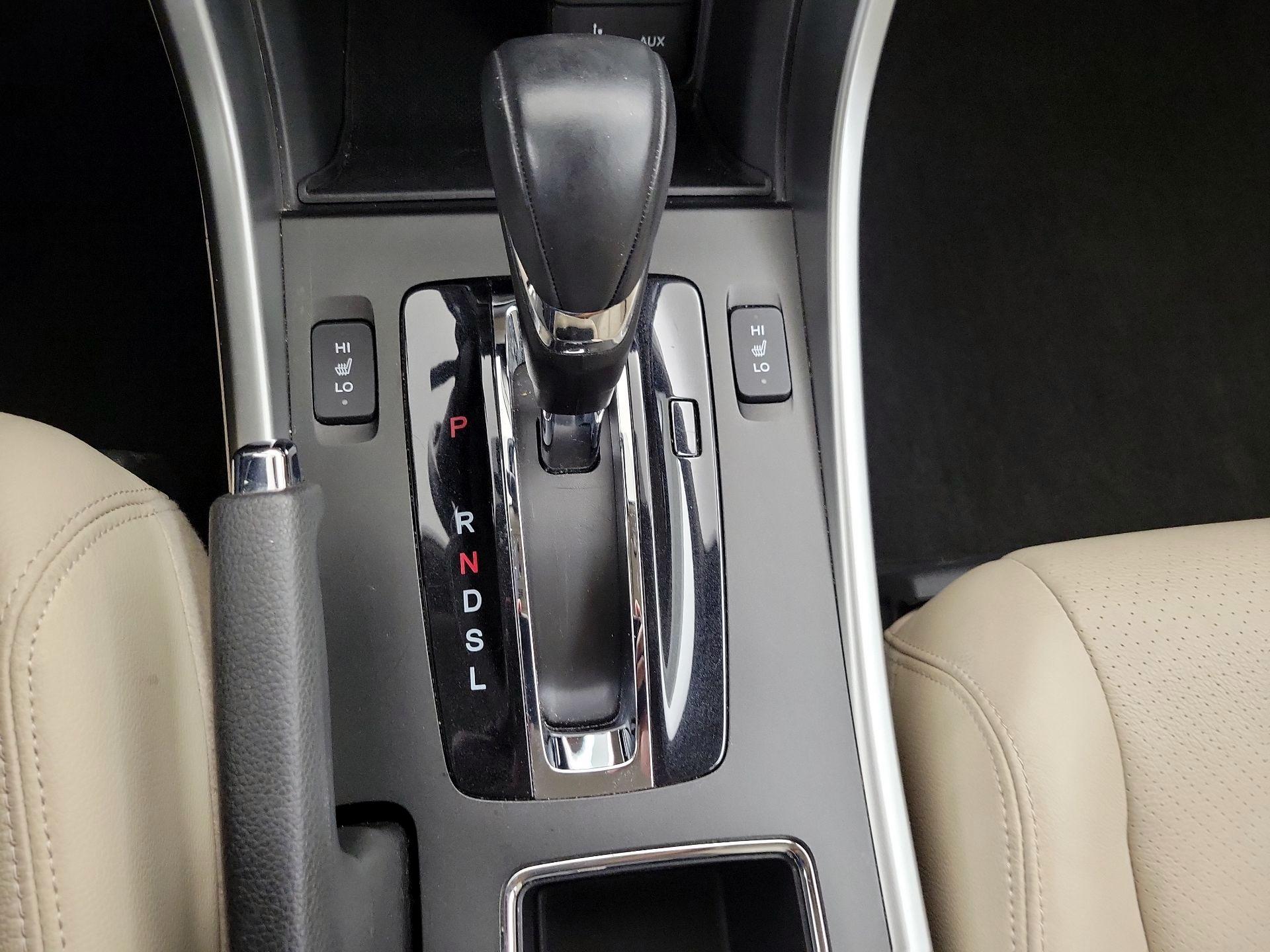 Thumbnail: 2015 Honda Accord - 17