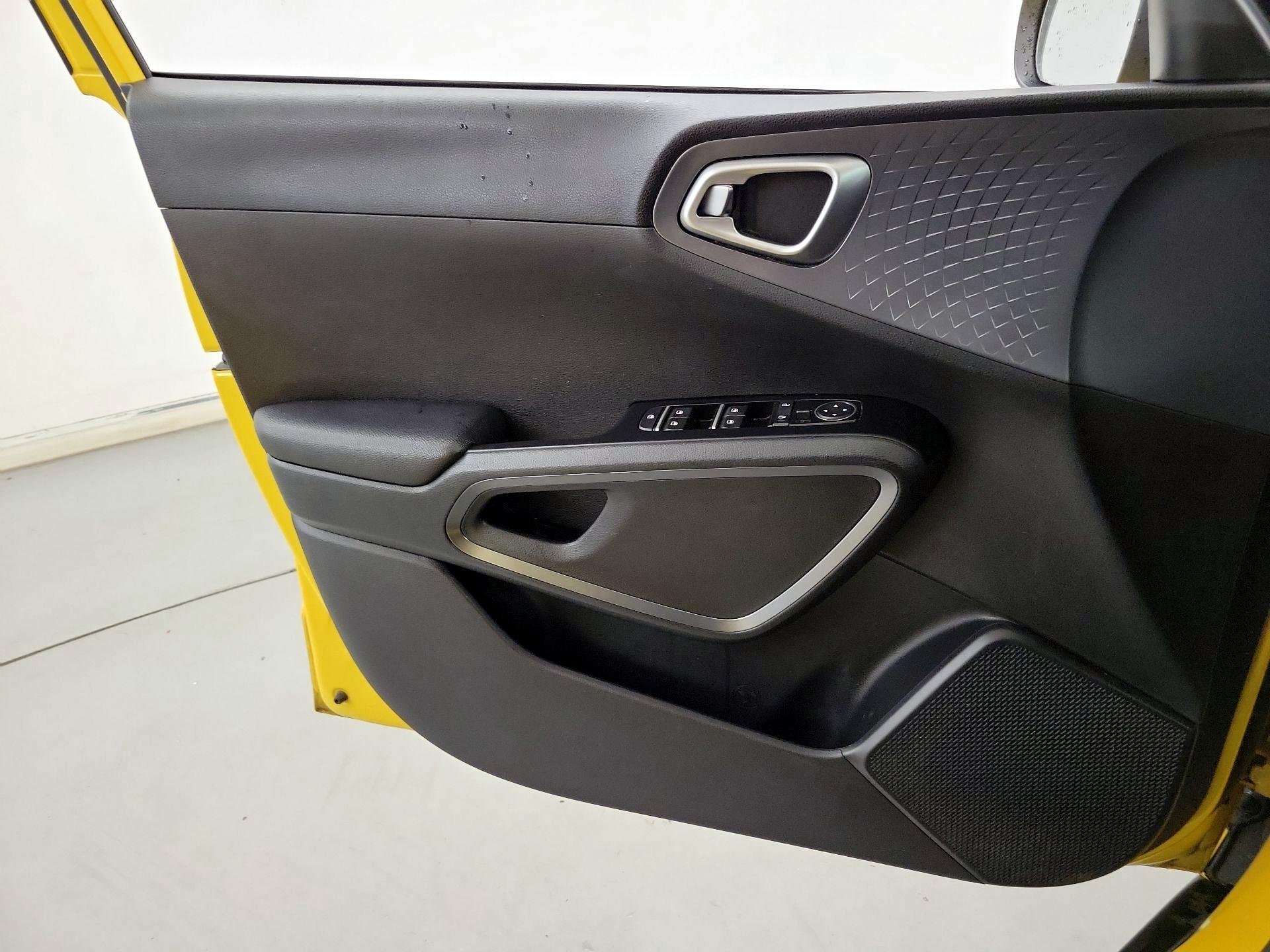 Thumbnail: 2020 Kia Soul - 12