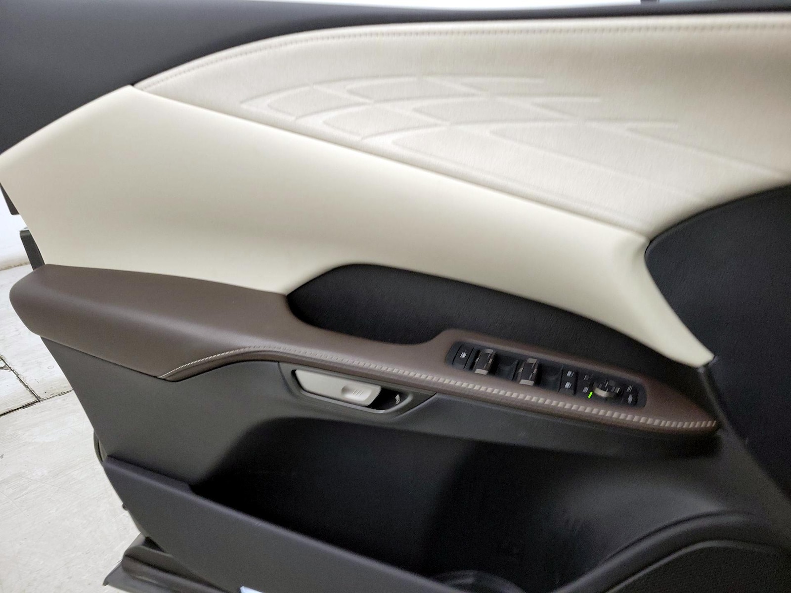 2023 Lexus RX Hybrid 350h - Photo 13