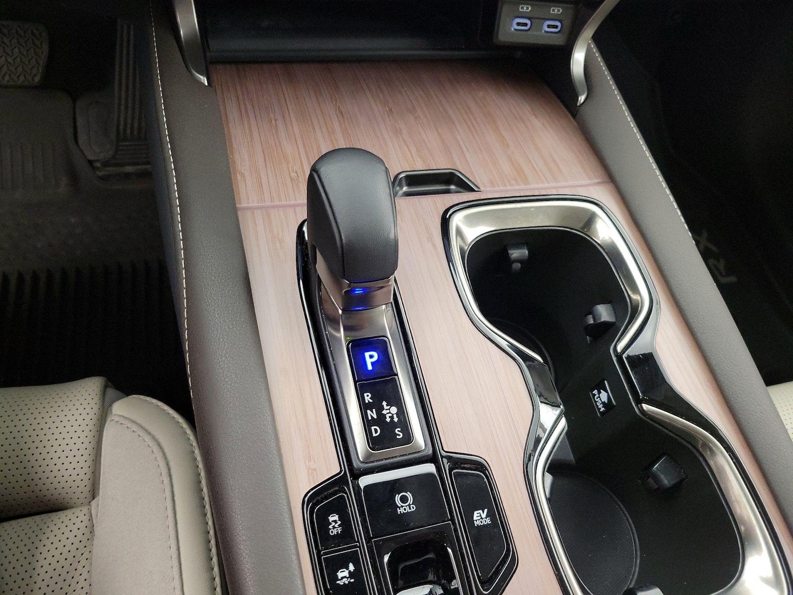 2023 Lexus RX Hybrid 350h - Photo 18