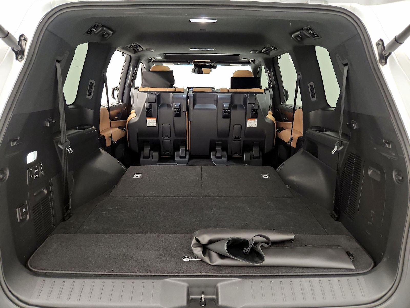 2023 Lexus LX Luxury - Photo 25