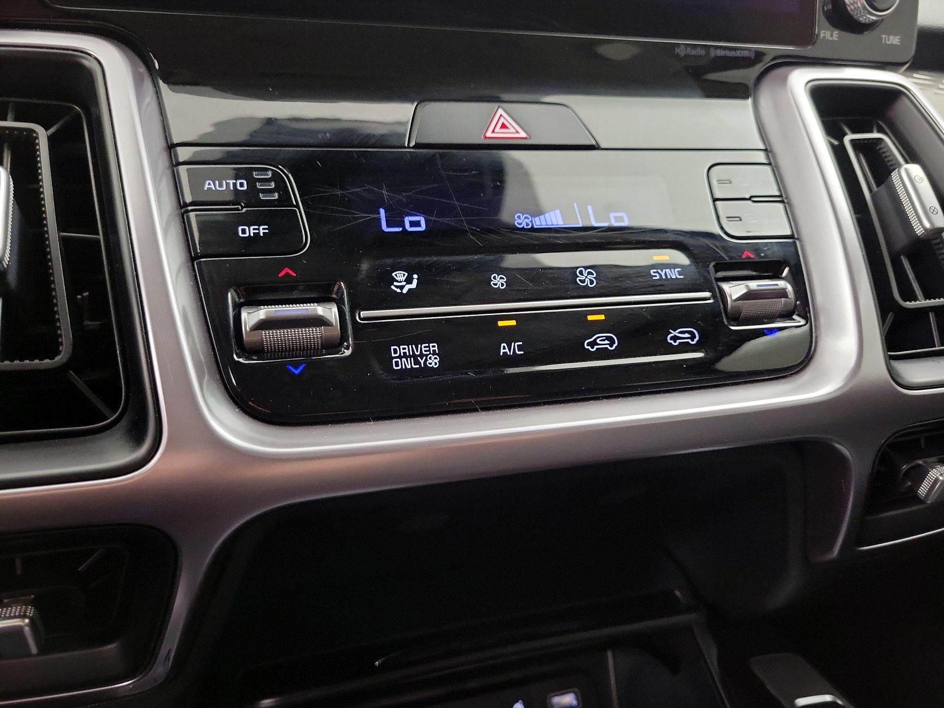 Thumbnail: 2023 Kia Sorento - 17