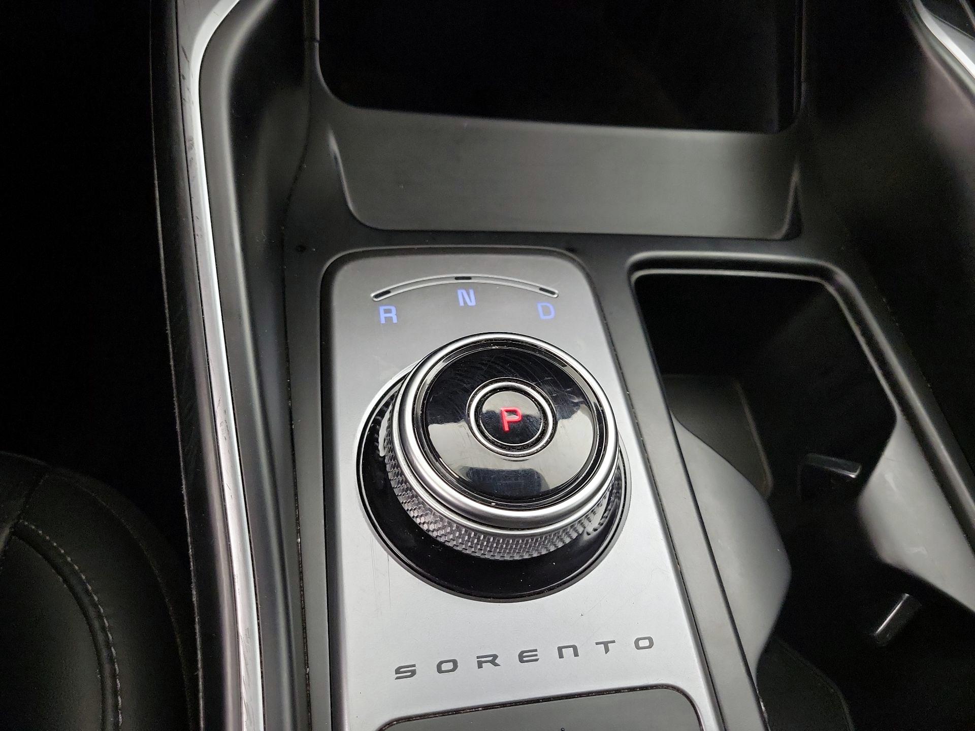 Thumbnail: 2023 Kia Sorento - 18