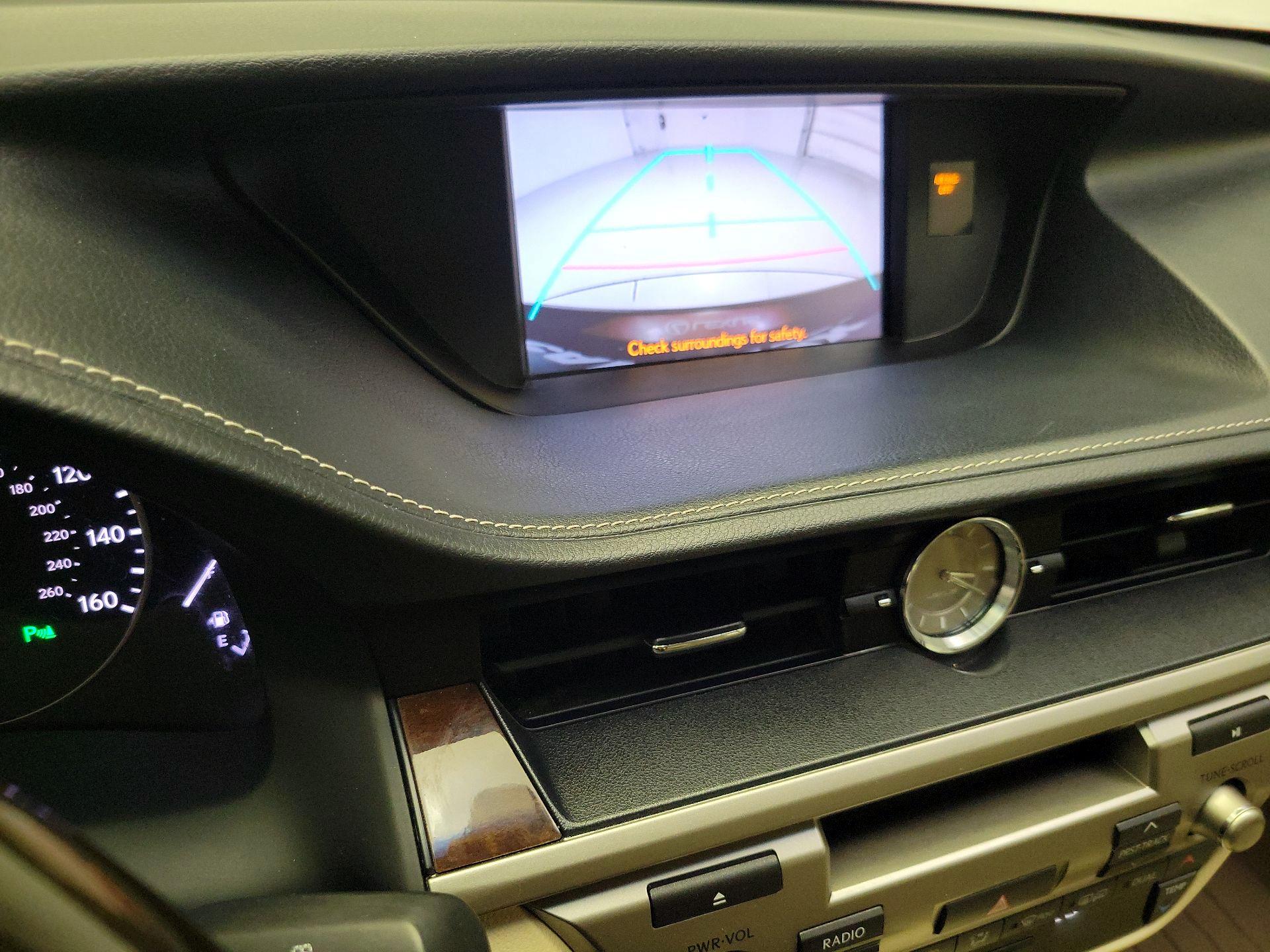 Thumbnail: 2014 Lexus ES - 15